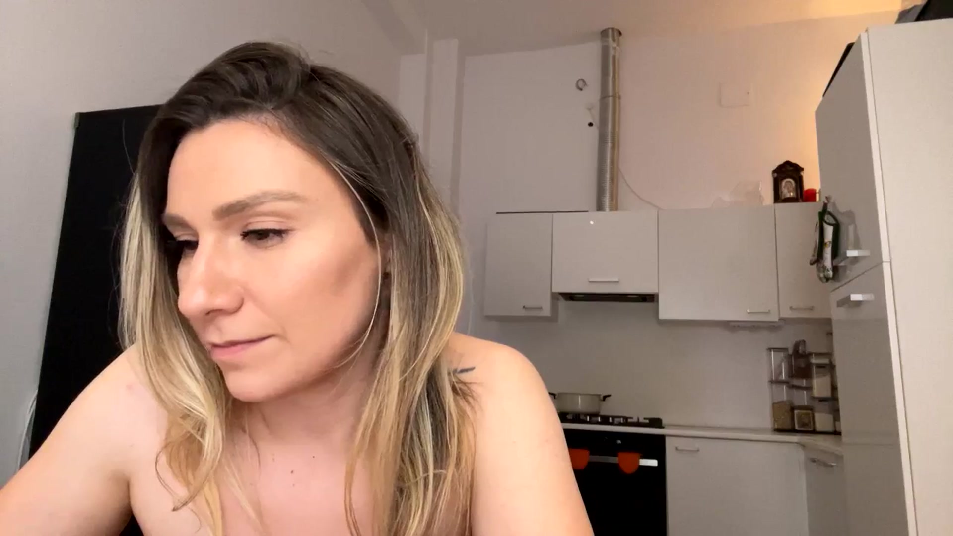 Gallery image thumbnail from itwasnt_me's myfreecams stream on, 09/01/2024, 02:52 image 12 of 20