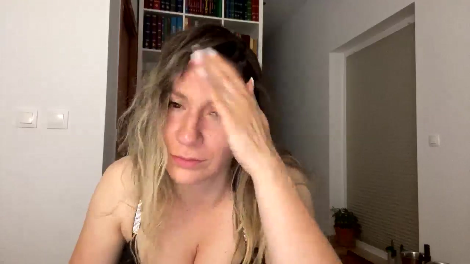 Gallery image thumbnail from itwasnt_me's myfreecams stream on, 10/07/2024, 03:16 image 18 of 20