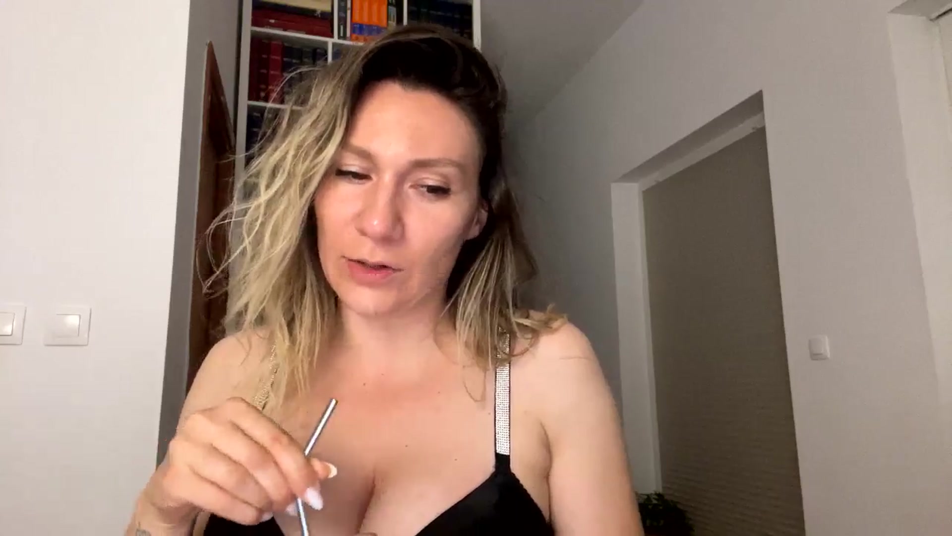 Gallery image thumbnail from itwasnt_me's myfreecams stream on, 10/07/2024, 03:16 image 6 of 20