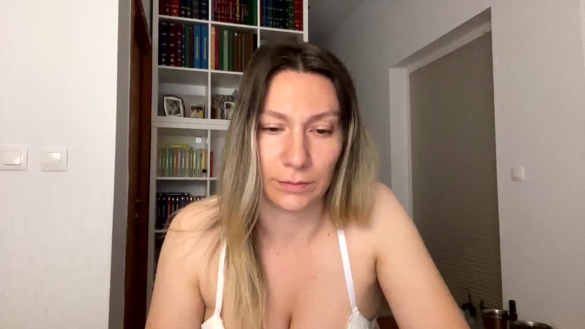 Gallery image thumbnail from itwasnt_me's myfreecams stream on, 10/09/2024, 24:41 image 2 of 20