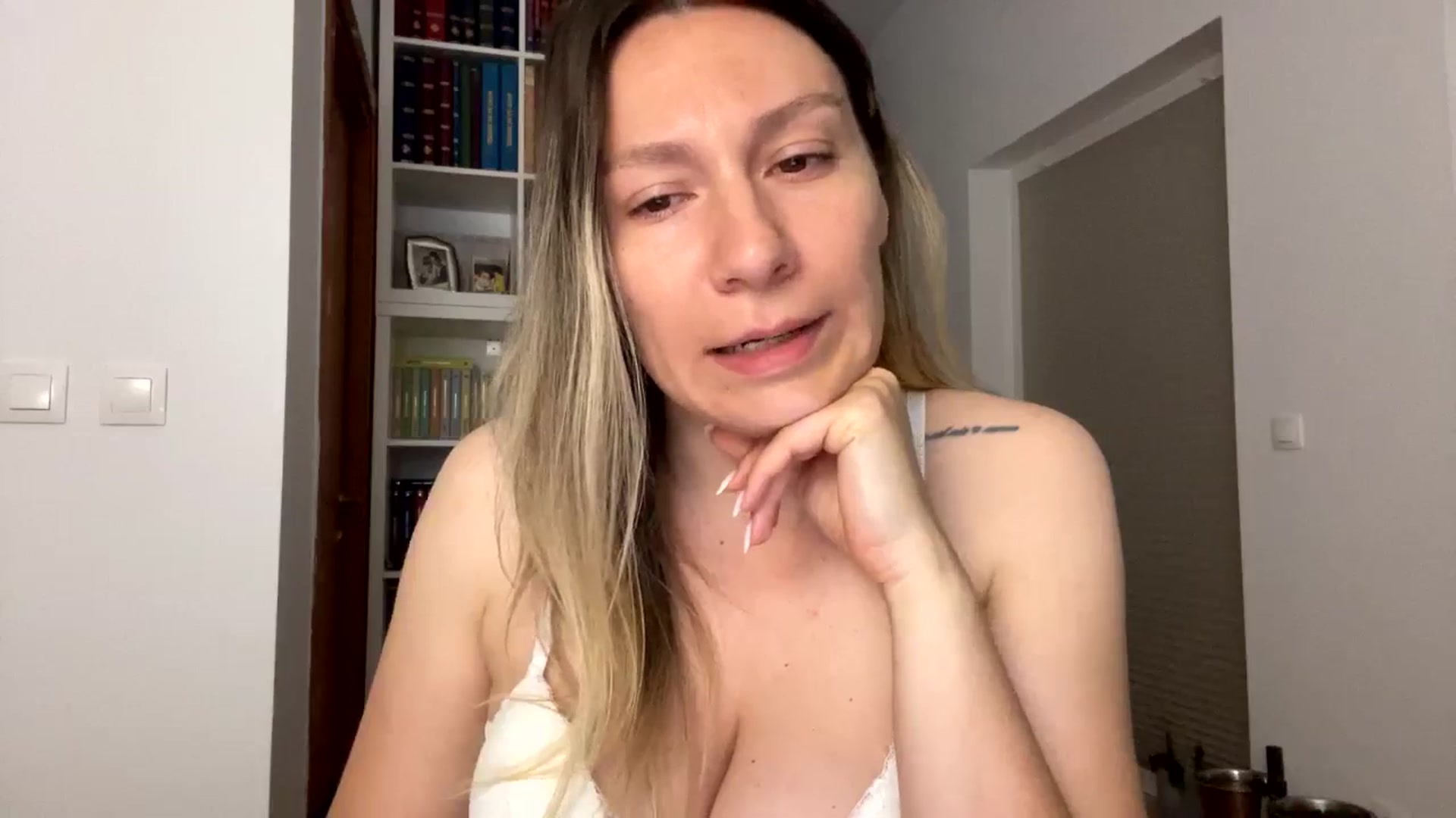 Gallery image thumbnail from itwasnt_me's myfreecams stream on, 10/09/2024, 24:41 image 12 of 20