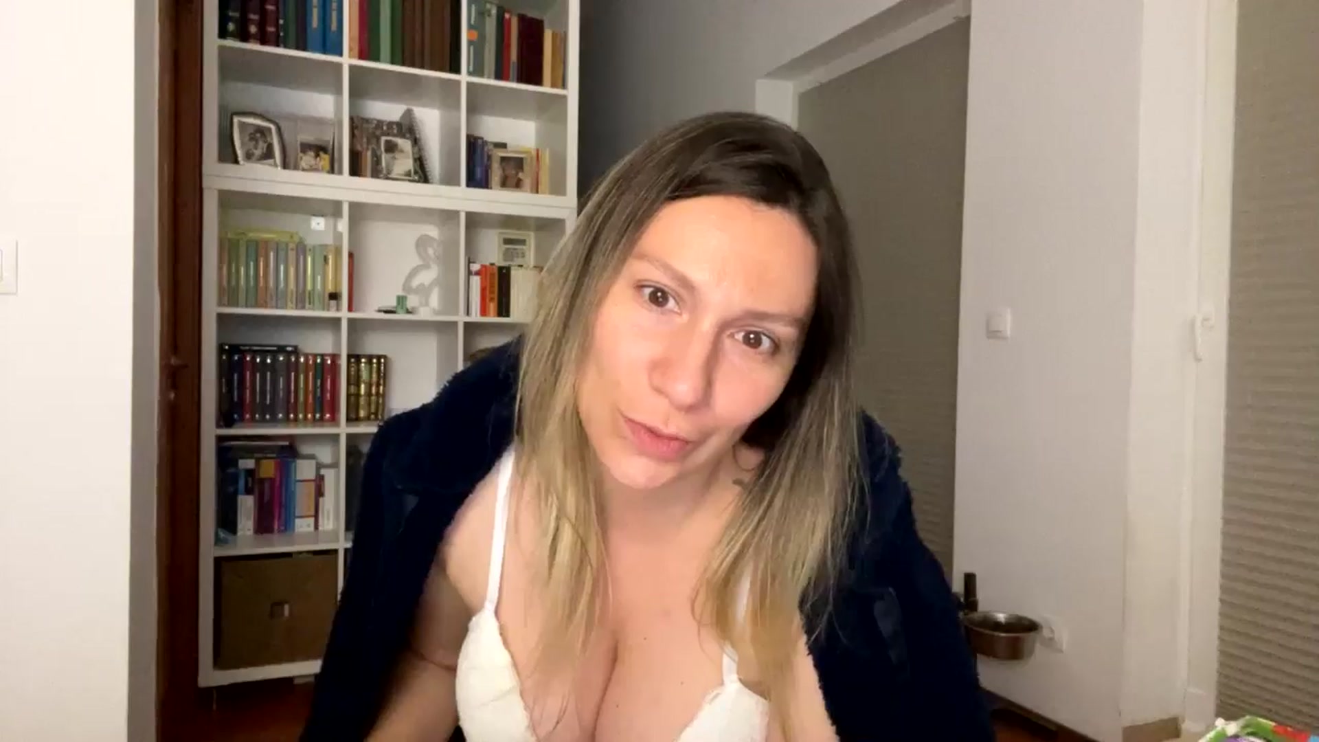 Gallery image thumbnail from itwasnt_me's myfreecams stream on, 10/09/2024, 01:32 image 16 of 20