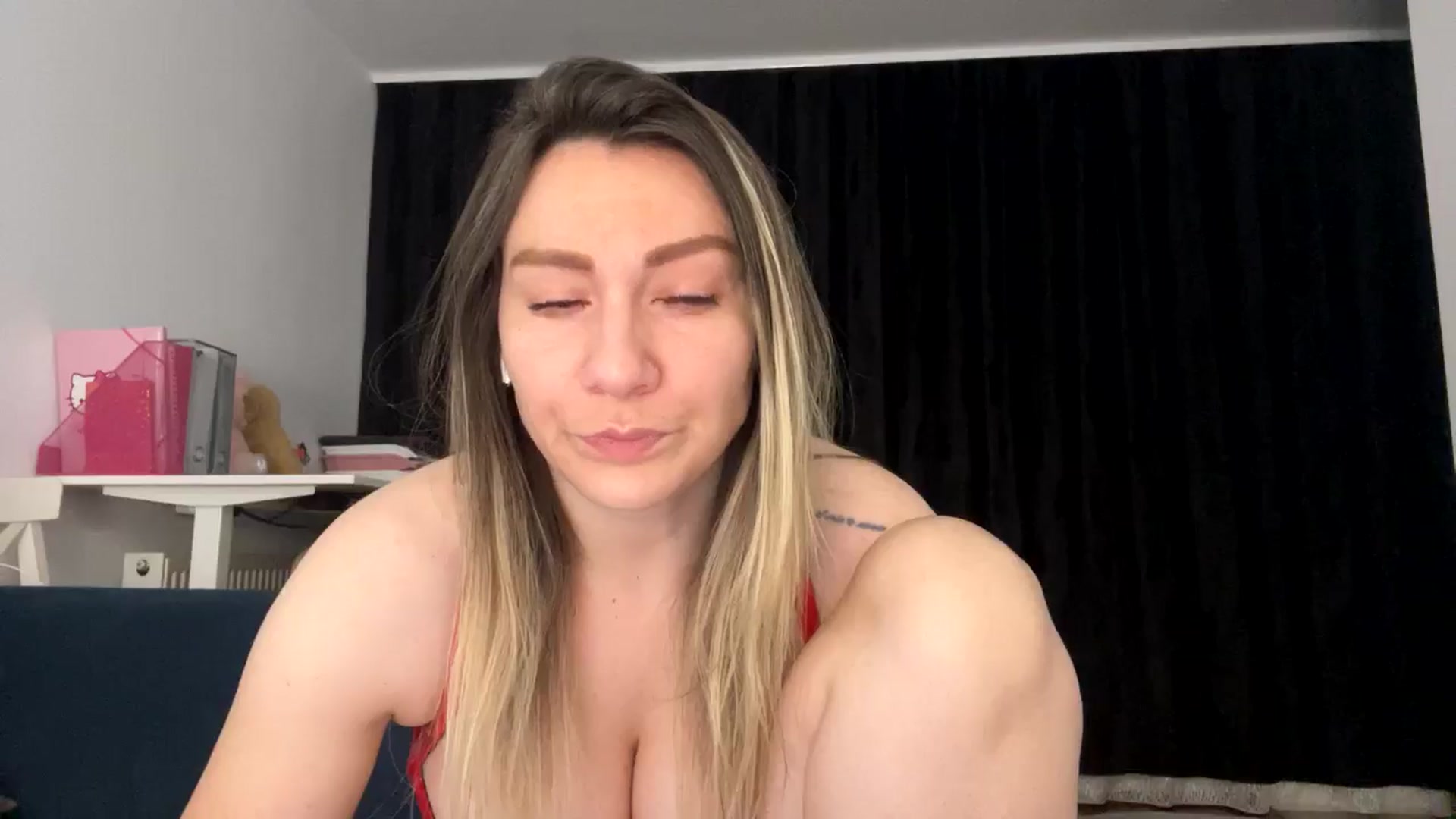 Gallery image thumbnail from itwasnt_me's myfreecams stream on, 11/10/2024, 02:34 image 4 of 20