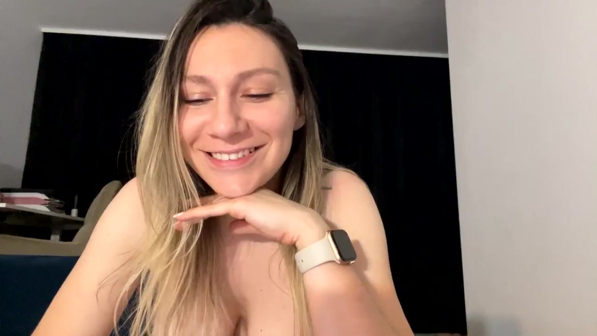 Gallery image thumbnail from itwasnt_me's myfreecams stream on, 11/11/2024, 02:42 image 7 of 20