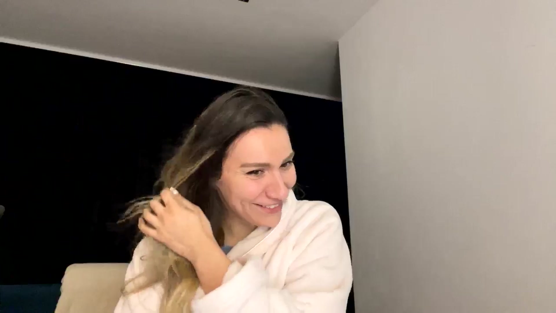Gallery image thumbnail from itwasnt_me's myfreecams stream on, 11/20/2024, 03:28 image 13 of 20