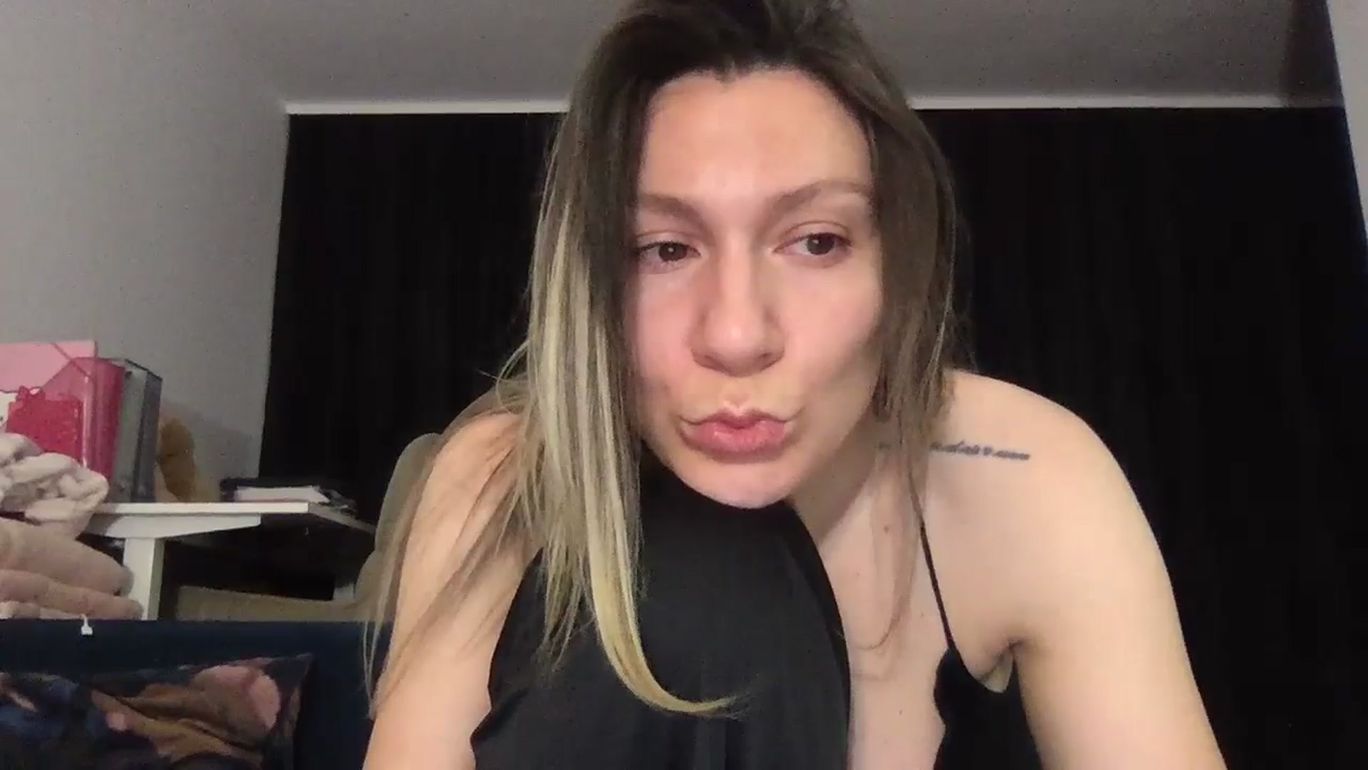 Gallery image thumbnail from itwasnt_me's myfreecams stream on, 11/29/2024, 01:58 image 15 of 20