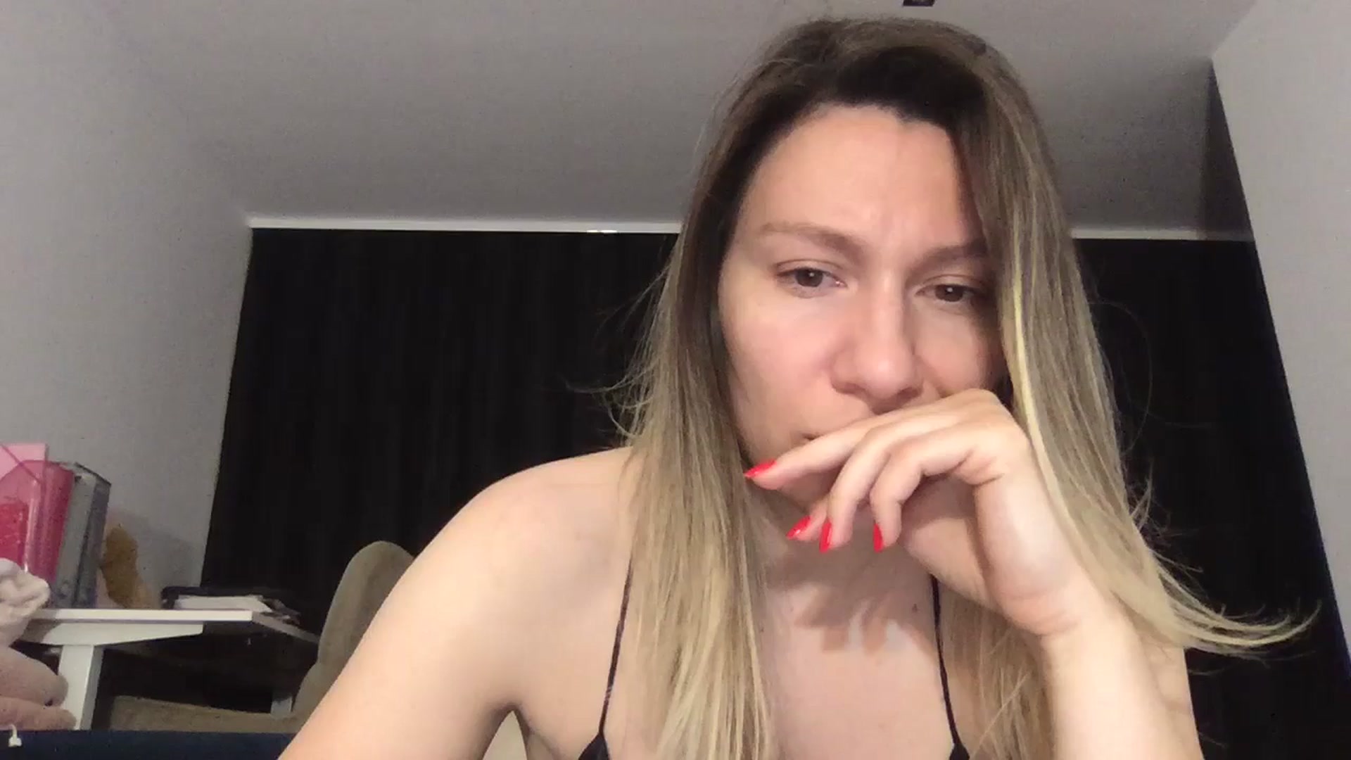Gallery image thumbnail from itwasnt_me's myfreecams stream on, 11/29/2024, 01:58 image 10 of 20