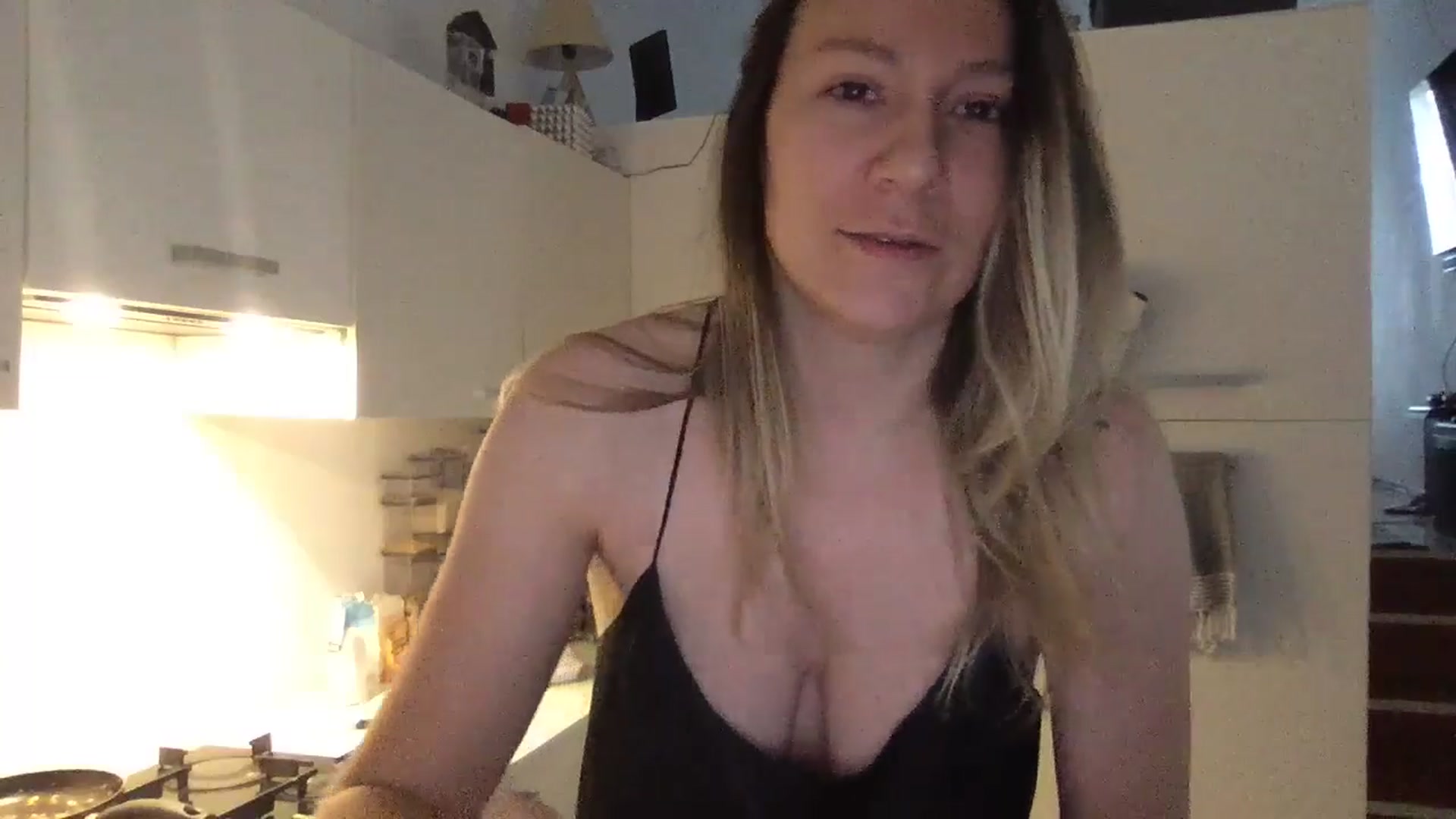 Gallery image thumbnail from itwasnt_me's myfreecams stream on, 11/30/2024, 11:43 image 2 of 20