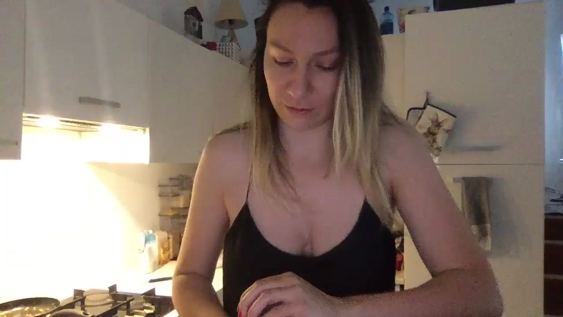 Gallery image thumbnail from itwasnt_me's myfreecams stream on, 11/30/2024, 11:43 image 1 of 20