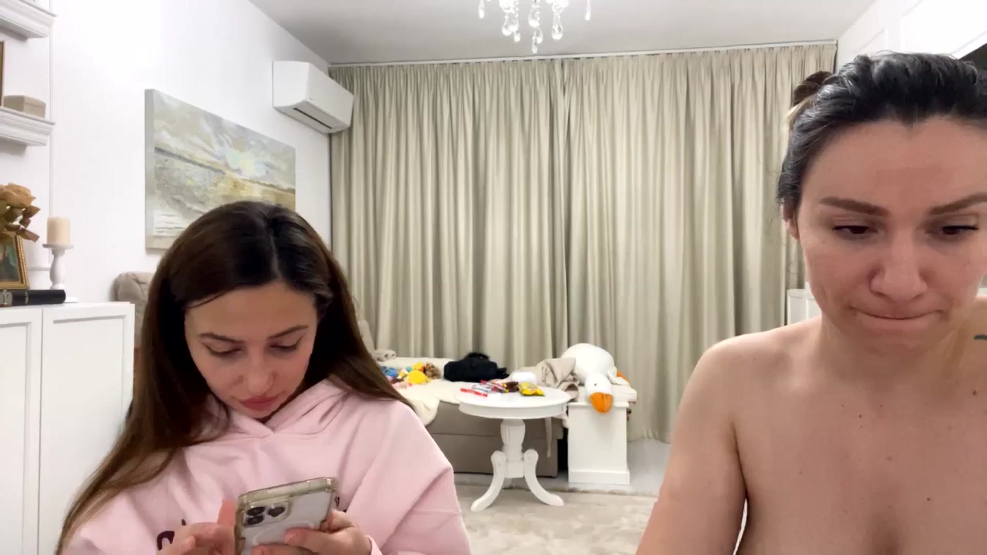 Gallery image thumbnail from itwasnt_me's myfreecams stream on, 12/01/2024, 21:55 image 14 of 20