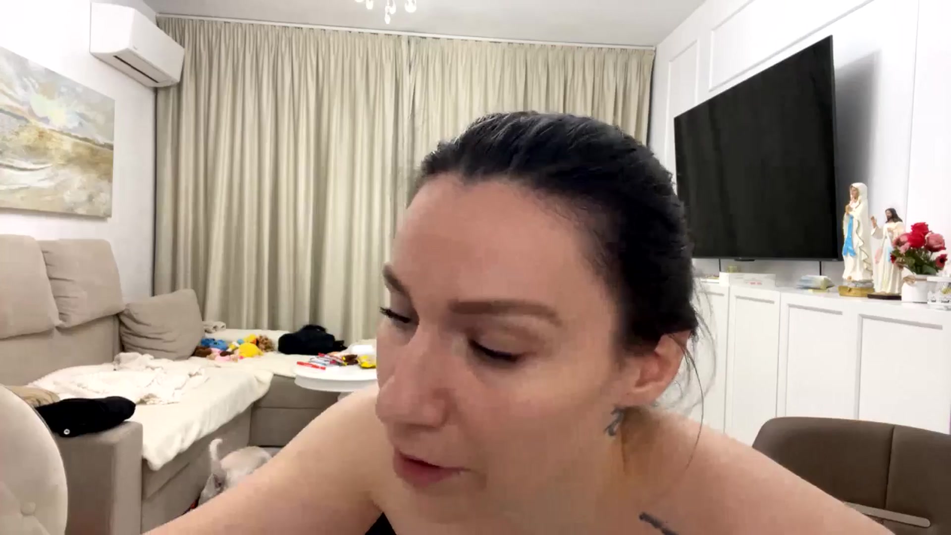 Gallery image thumbnail from itwasnt_me's myfreecams stream on, 12/01/2024, 21:55 image 17 of 20