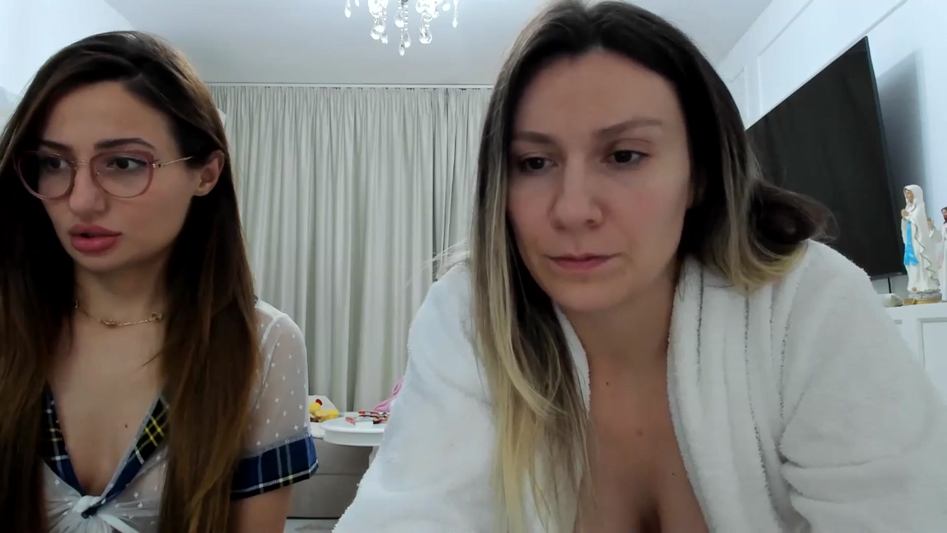 Gallery image thumbnail from itwasnt_me's myfreecams stream on, 12/03/2024, 02:14 image 4 of 20