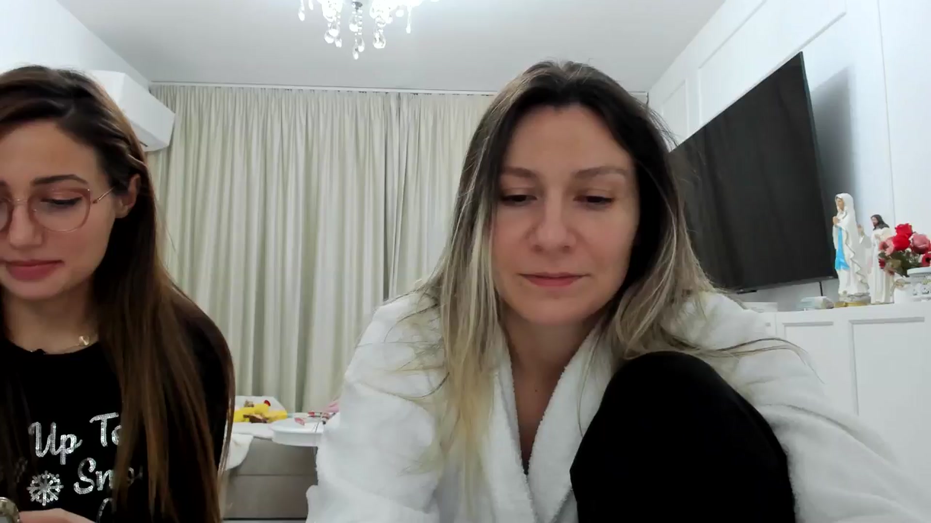 Gallery image thumbnail from itwasnt_me's myfreecams stream on, 12/03/2024, 02:14 image 1 of 20