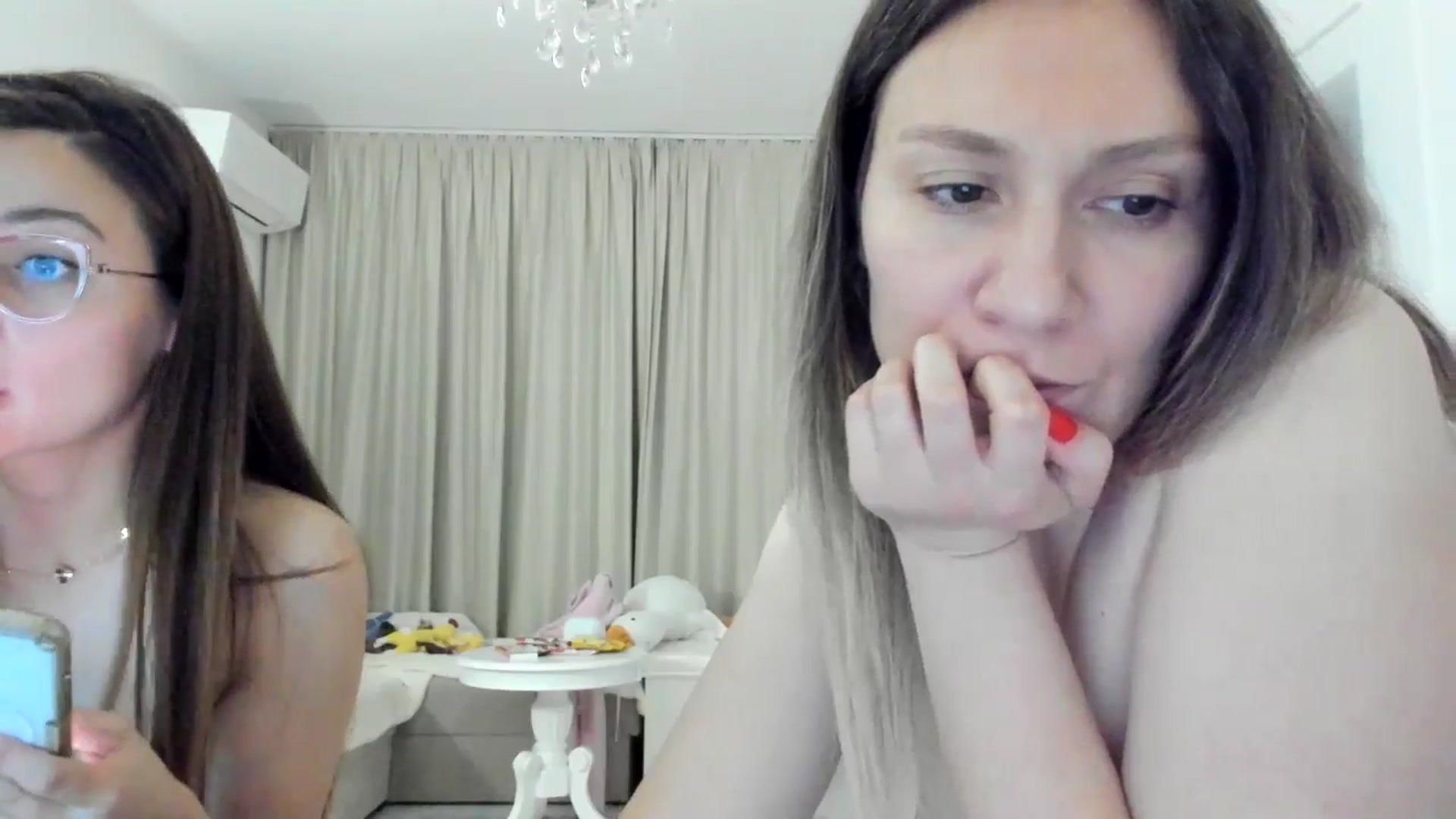 Gallery image thumbnail from itwasnt_me's myfreecams stream on, 12/03/2024, 02:14 image 19 of 20