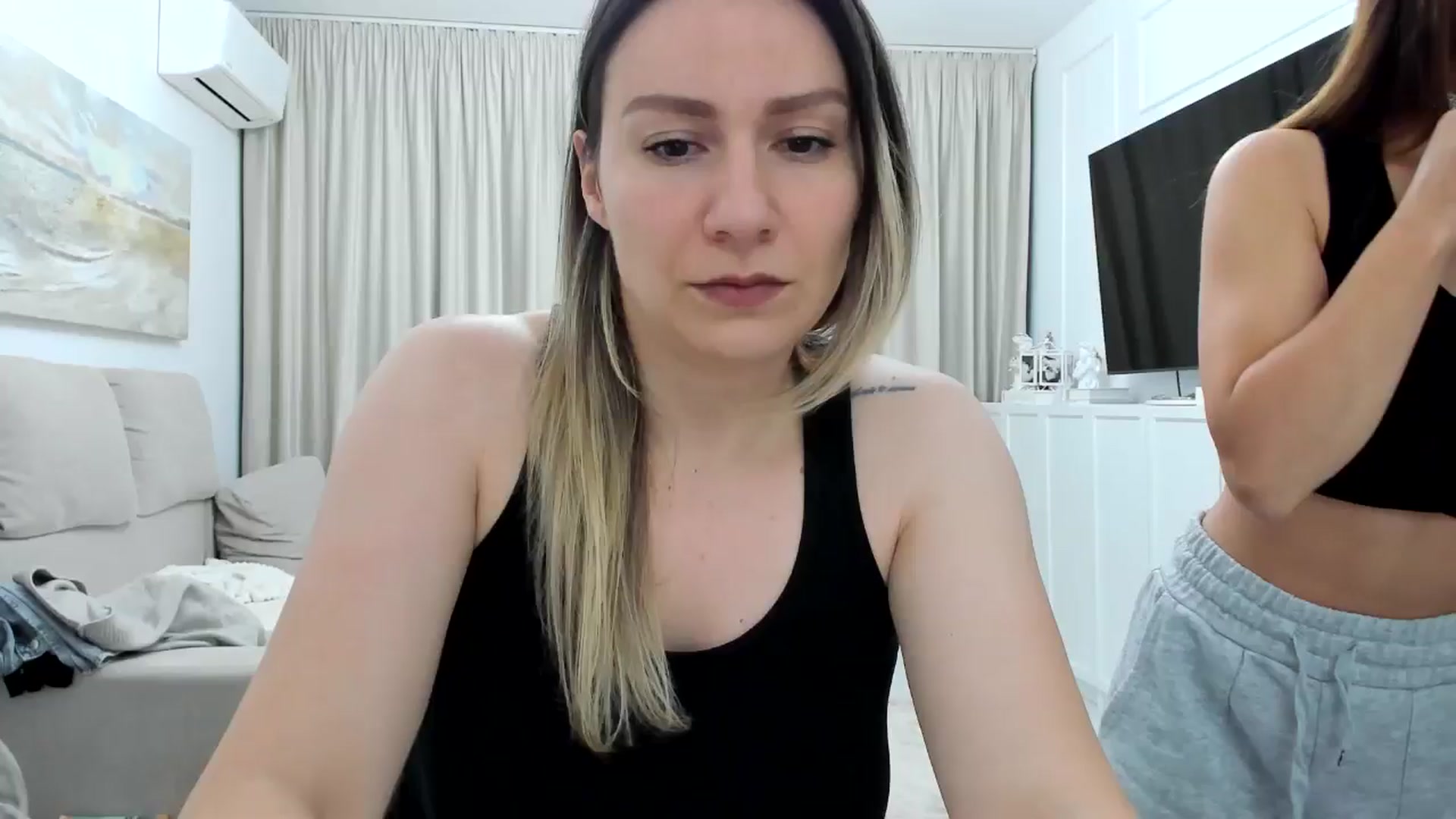 Gallery image thumbnail from itwasnt_me's myfreecams stream on, 12/05/2024, 24:22 image 1 of 20