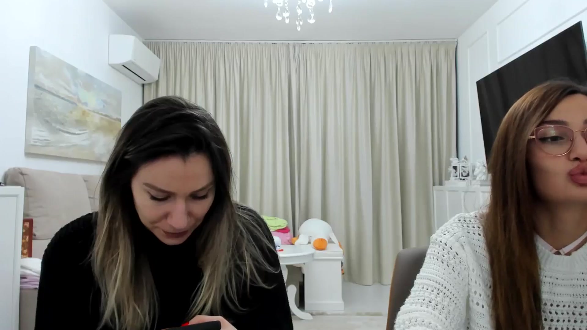 Gallery image thumbnail from itwasnt_me's myfreecams stream on, 12/05/2024, 23:45 image 13 of 20