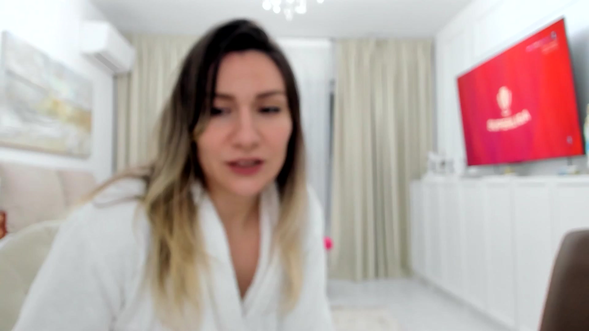 Gallery image thumbnail from itwasnt_me's myfreecams stream on, 12/07/2024, 19:04 image 20 of 20