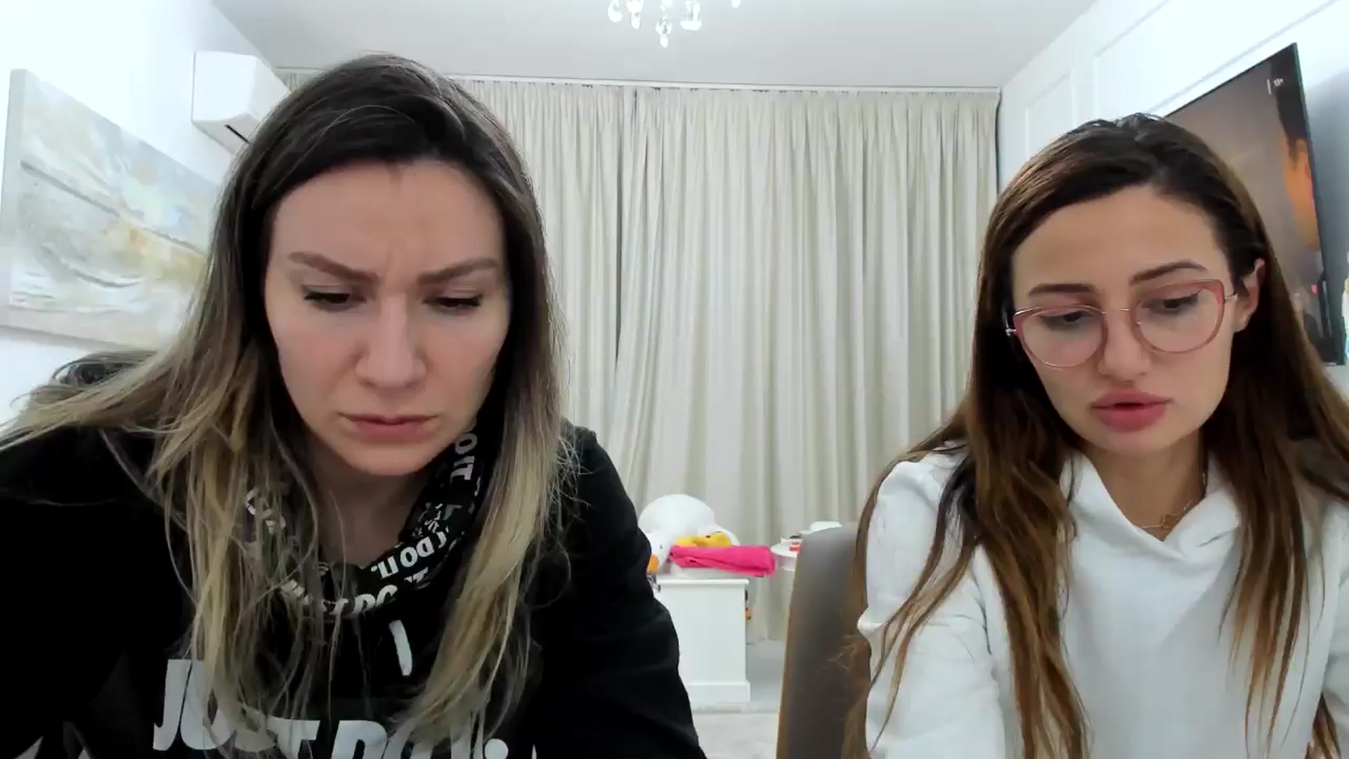 Gallery image thumbnail from itwasnt_me's myfreecams stream on, 12/08/2024, 01:40 image 4 of 20