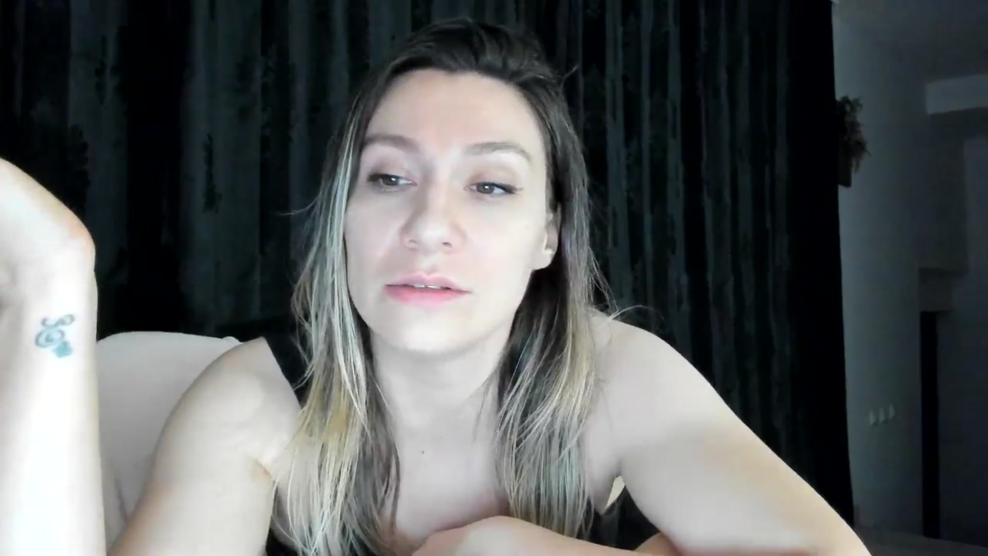 Gallery image thumbnail from itwasnt_me's myfreecams stream on, 12/09/2024, 03:32 image 19 of 20