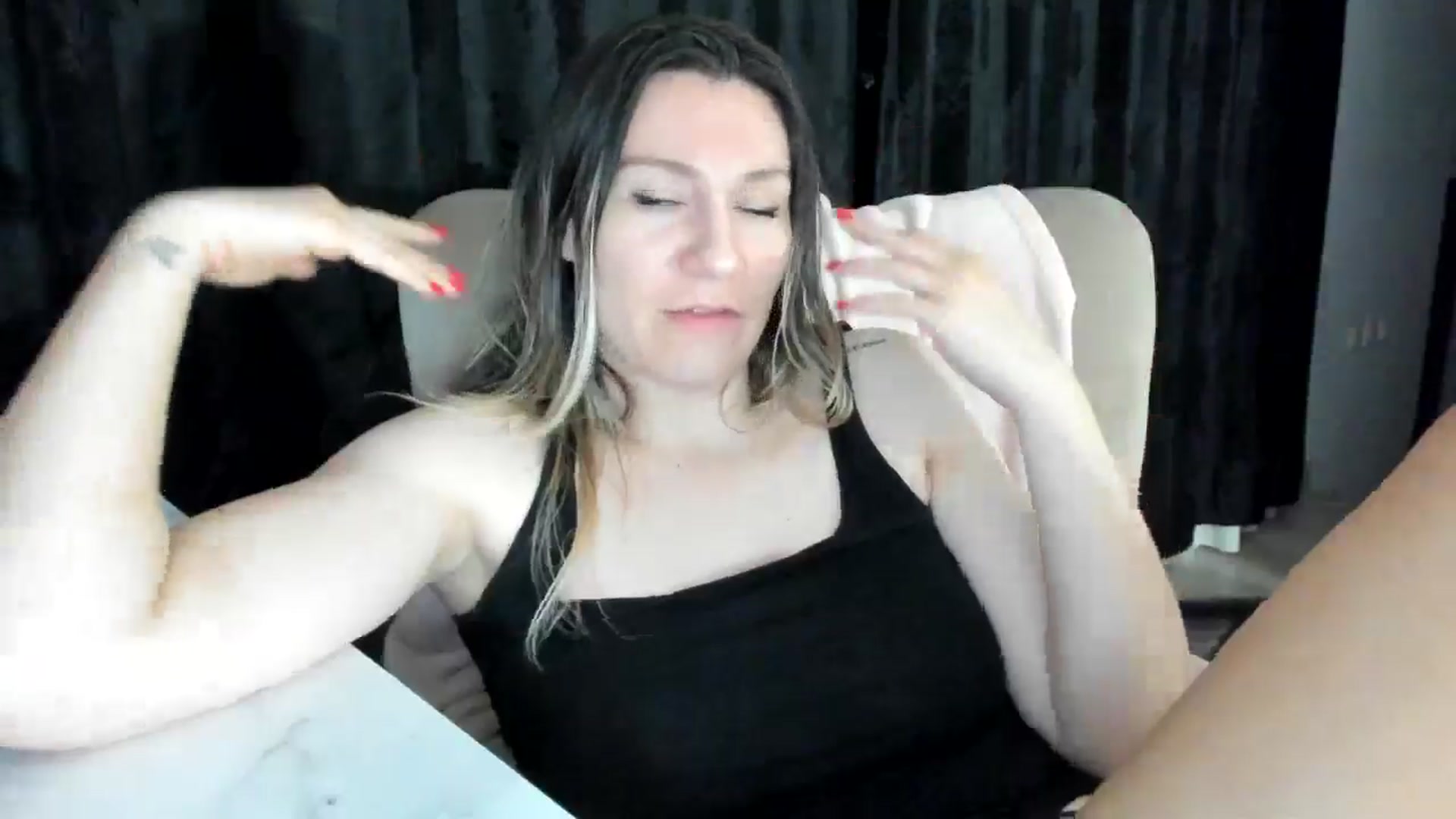 Gallery image thumbnail from itwasnt_me's myfreecams stream on, 12/09/2024, 03:32 image 7 of 20