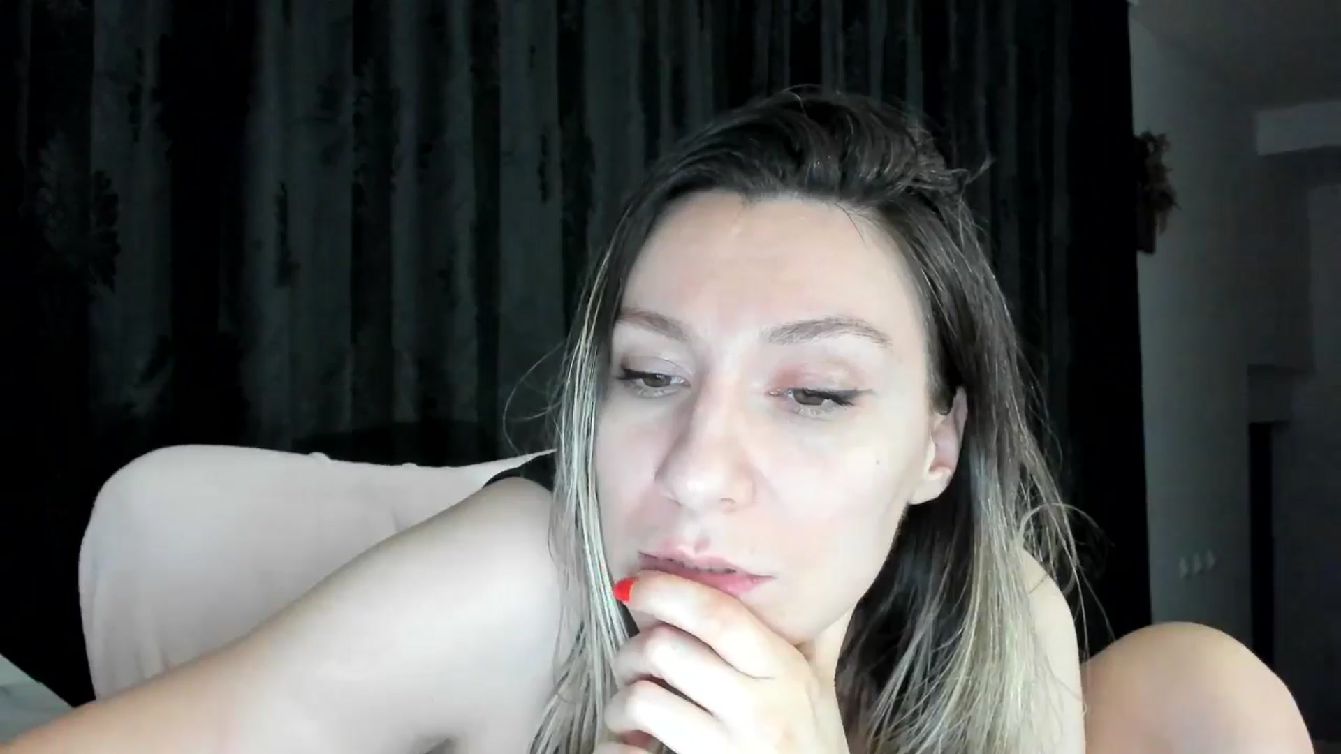 Gallery image thumbnail from itwasnt_me's myfreecams stream on, 12/09/2024, 03:32 image 18 of 20