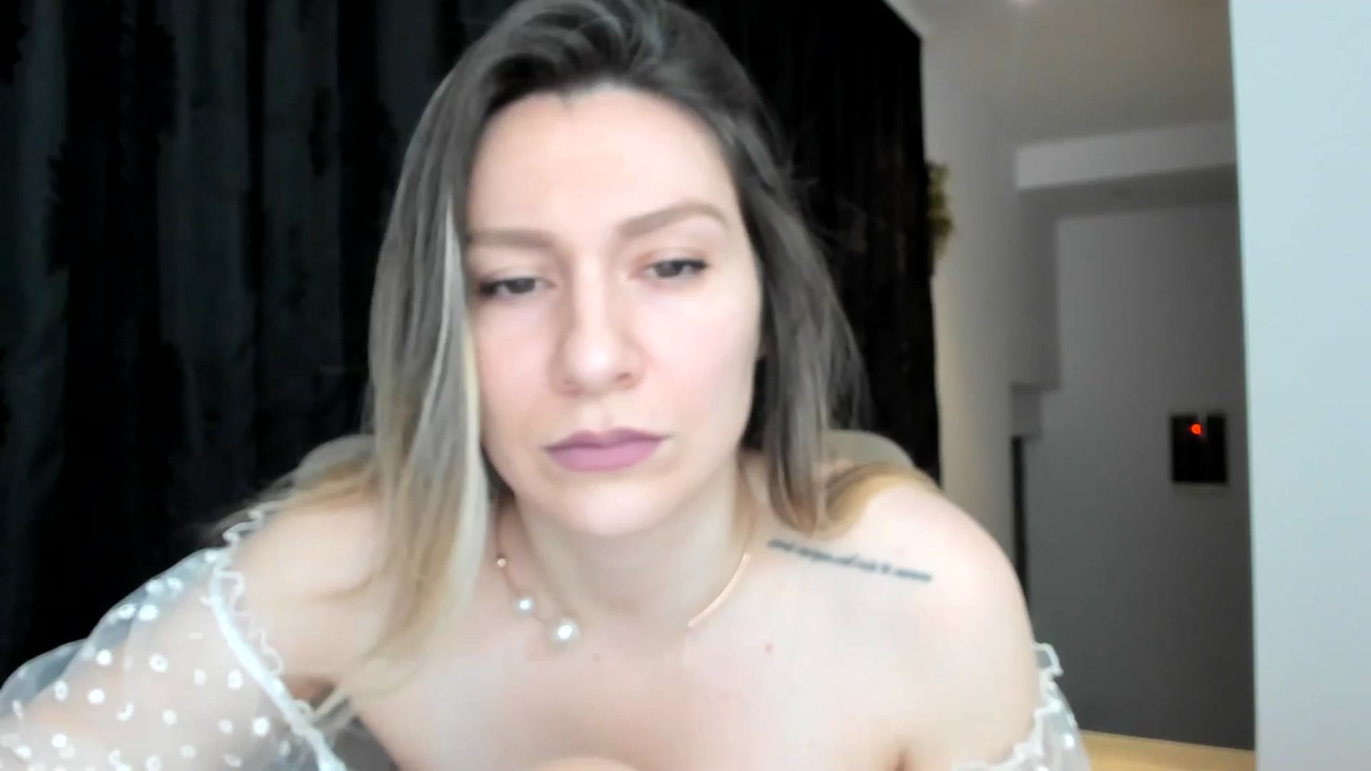 Gallery image thumbnail from itwasnt_me's myfreecams stream on, 12/10/2024, 24:04 image 17 of 20