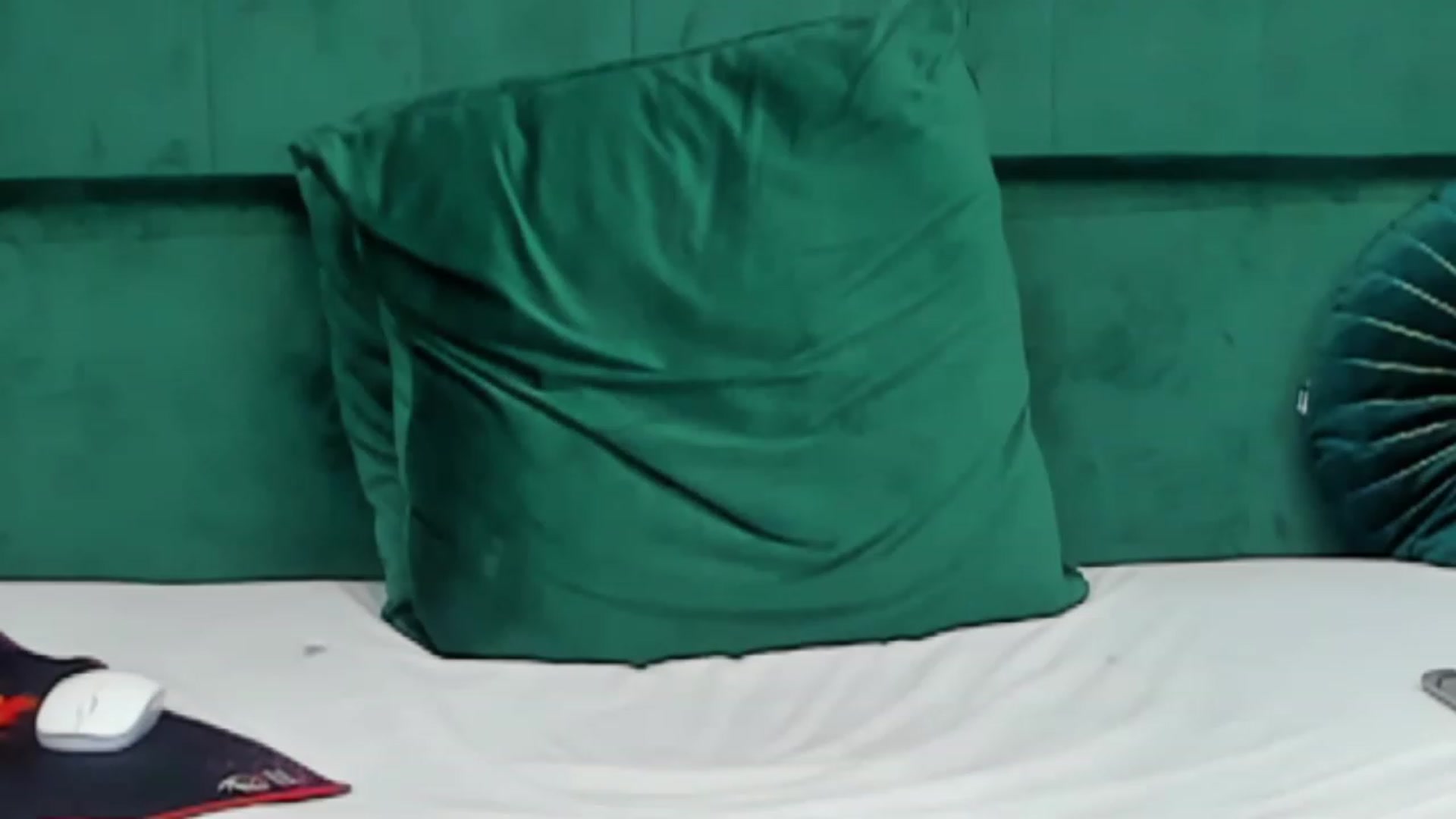 Gallery image thumbnail from ivonady's myfreecams stream on, 01/02/2023, 24:21 image 5 of 20