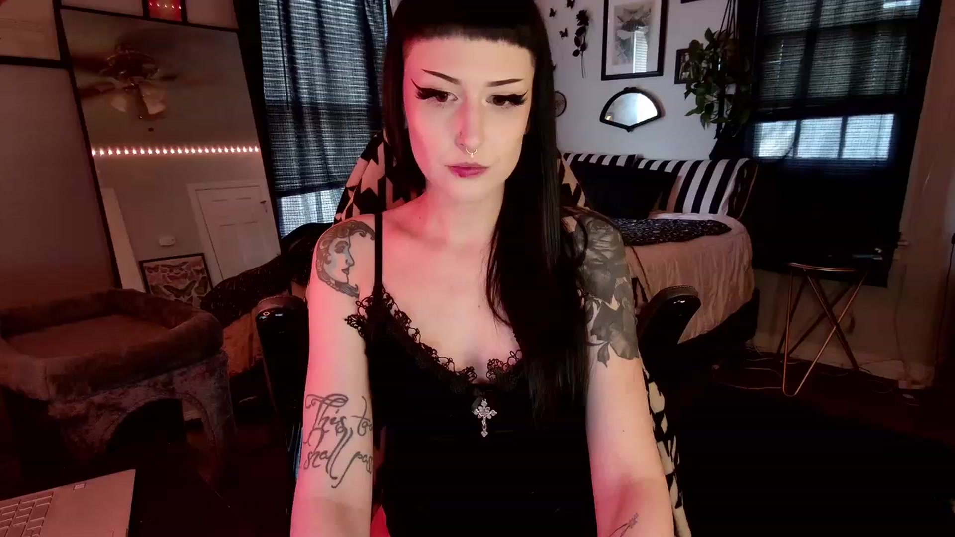 Gallery image thumbnail from ivorynyx's myfreecams stream on, 05/07/2023, 24:33 image 14 of 20