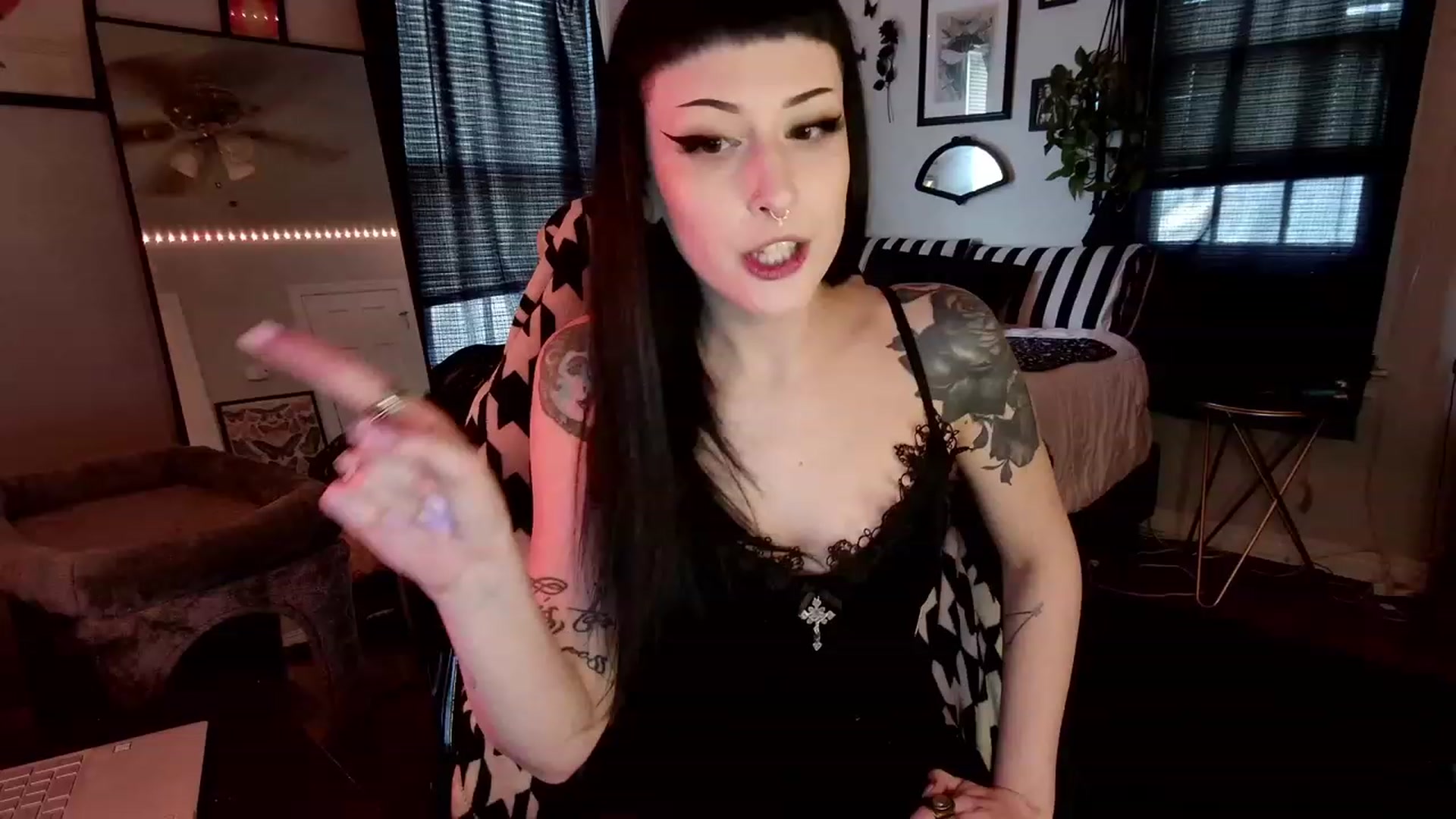 Gallery image thumbnail from ivorynyx's myfreecams stream on, 05/07/2023, 24:33 image 15 of 20