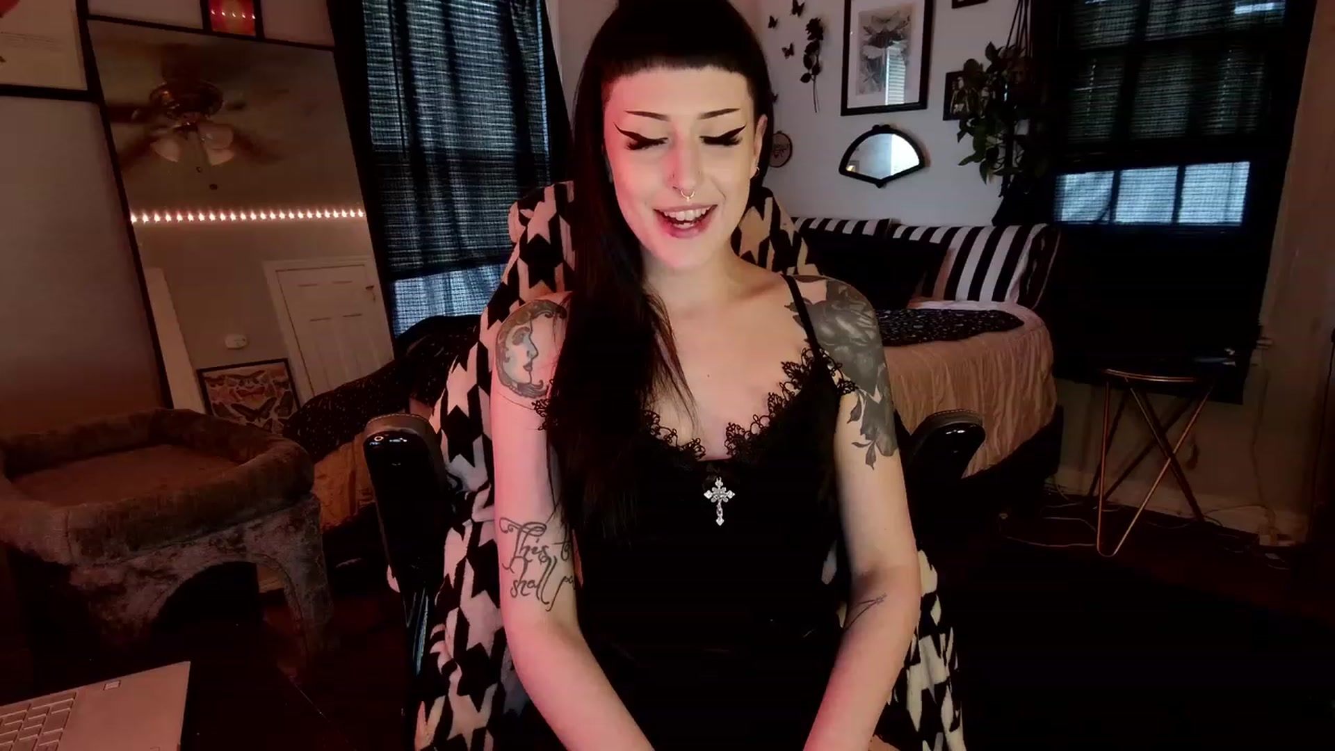Gallery image thumbnail from ivorynyx's myfreecams stream on, 05/07/2023, 24:33 image 19 of 20