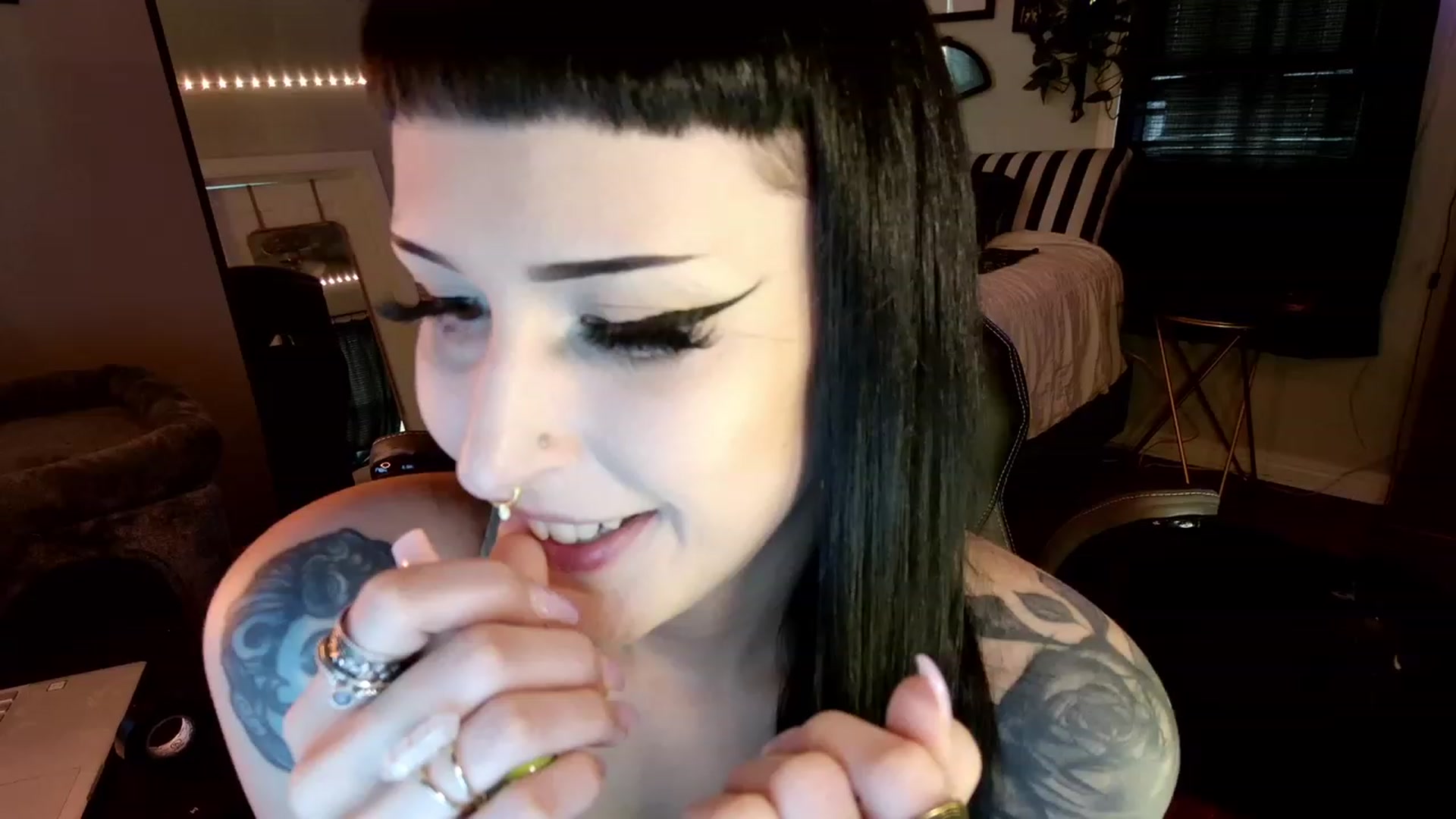 Gallery image thumbnail from ivorynyx's myfreecams stream on, 05/11/2023, 01:15 image 13 of 20