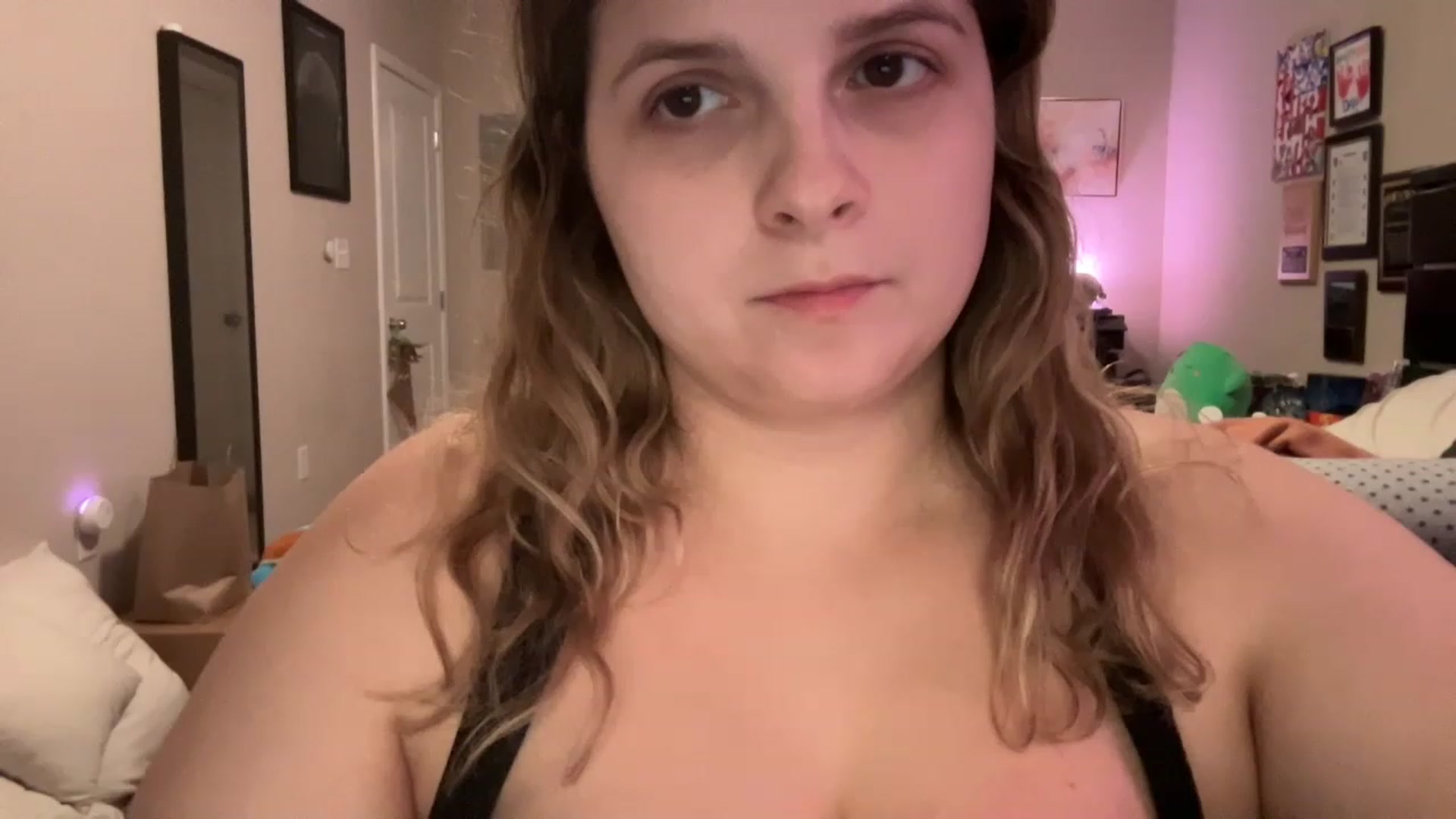 Gallery image thumbnail from j3nnamatic's myfreecams stream on, 12/06/2022, 01:00 image 17 of 20