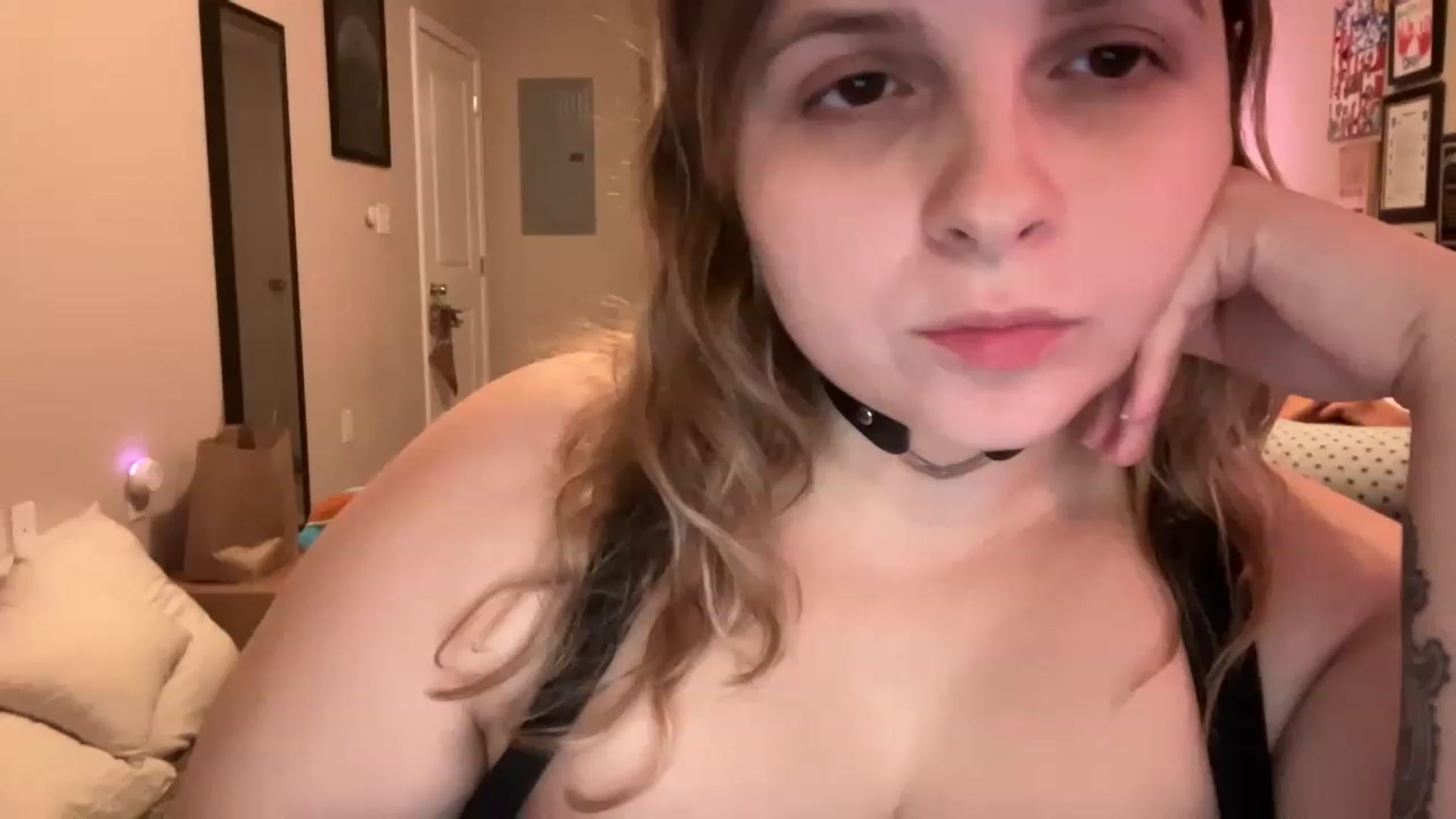 Gallery image thumbnail from j3nnamatic's myfreecams stream on, 12/06/2022, 01:25 image 15 of 20
