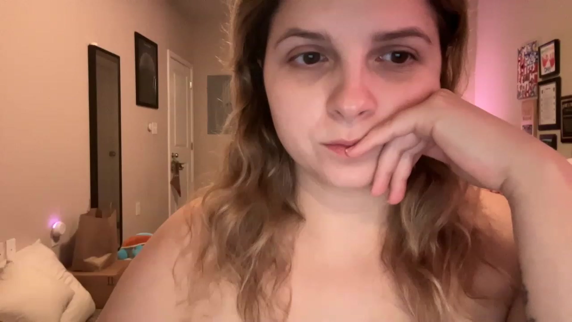 Gallery image thumbnail from j3nnamatic's myfreecams stream on, 12/06/2022, 18:02 image 15 of 20