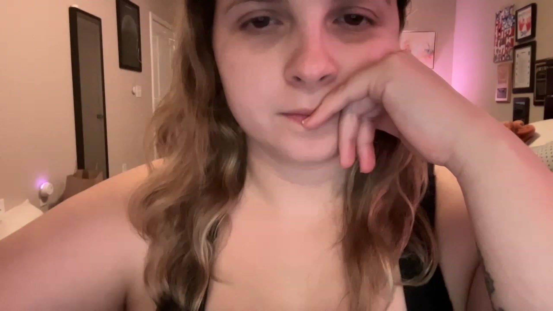 Gallery image thumbnail from j3nnamatic's myfreecams stream on, 12/06/2022, 22:50 image 20 of 20