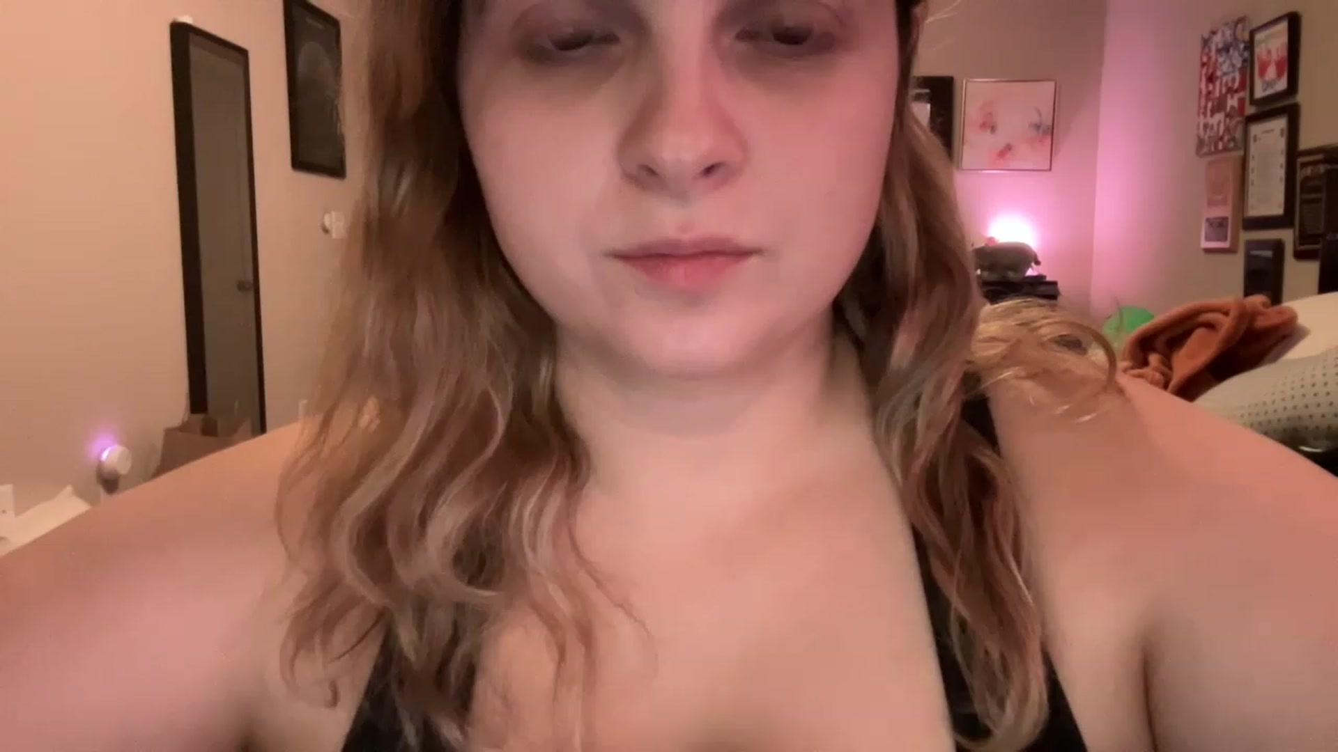 Gallery image thumbnail from j3nnamatic's myfreecams stream on, 12/06/2022, 22:50 image 14 of 20