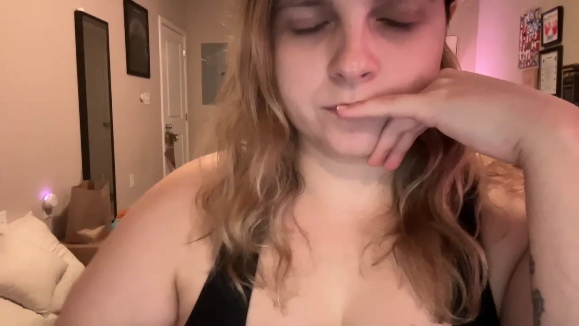 Gallery image thumbnail from j3nnamatic's myfreecams stream on, 12/06/2022, 22:50 image 11 of 20