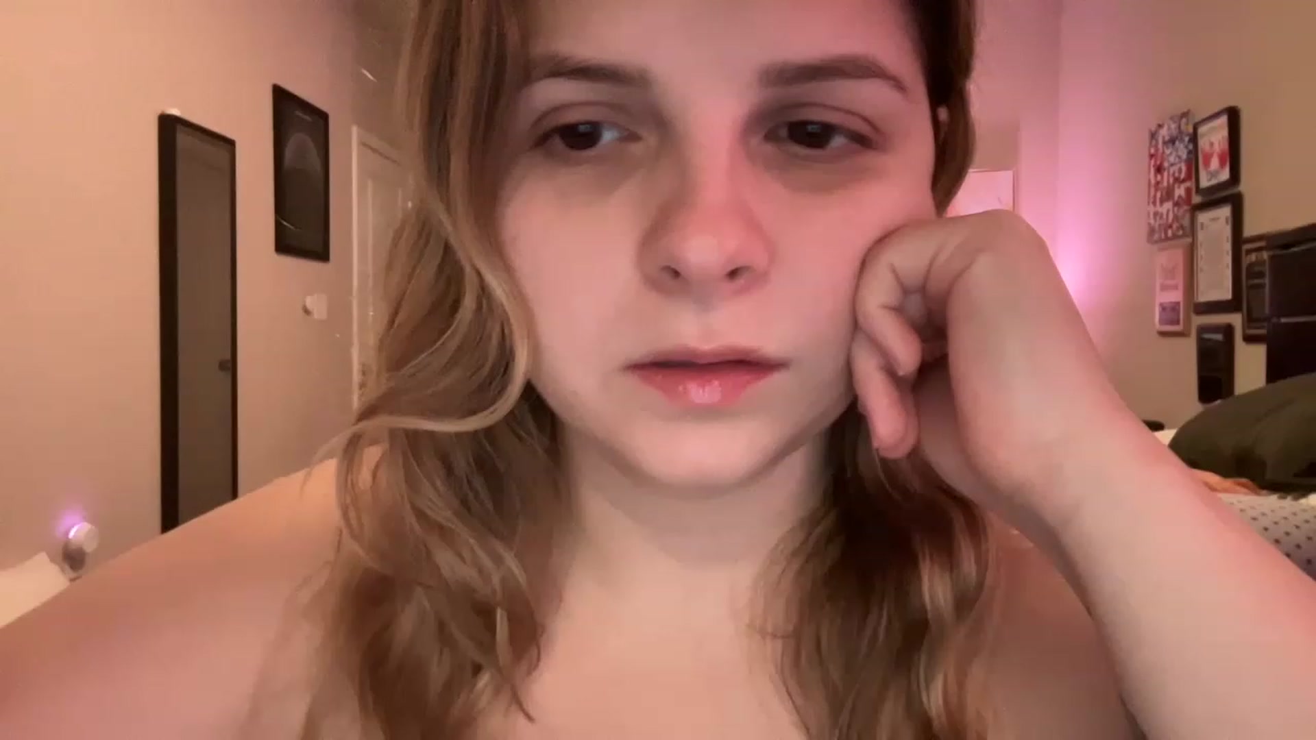 Gallery image thumbnail from j3nnamatic's myfreecams stream on, 01/05/2023, 20:31 image 8 of 20