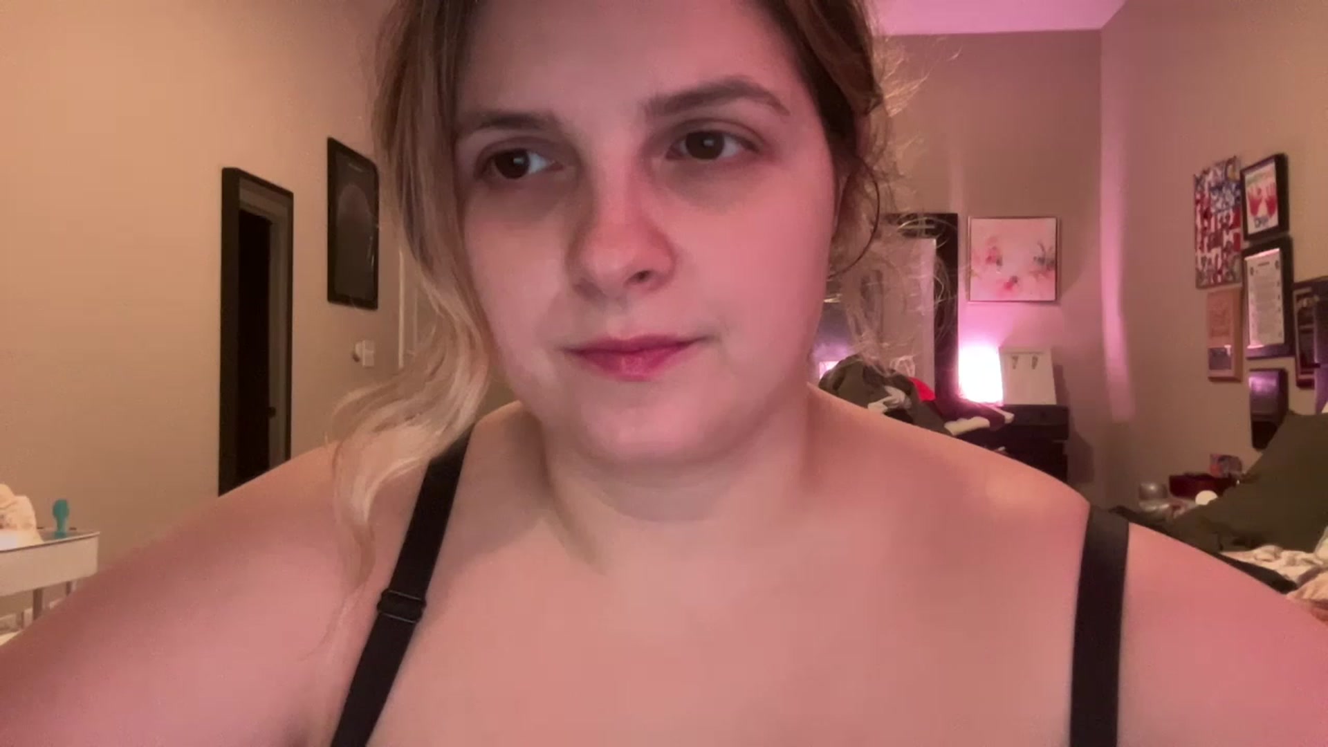 Gallery image thumbnail from j3nnamatic's myfreecams stream on, 04/19/2023, 18:05 image 15 of 20