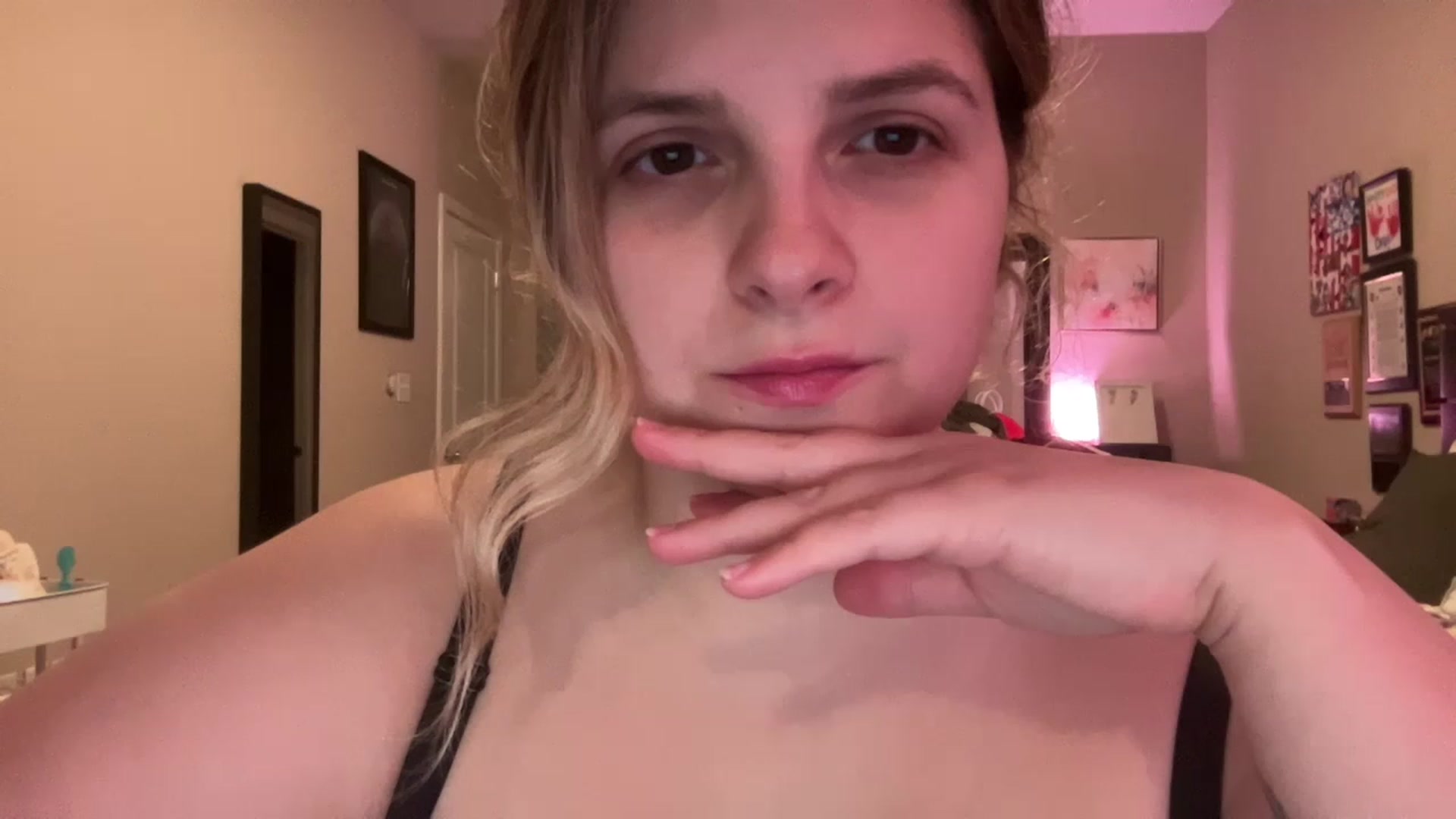 Gallery image thumbnail from j3nnamatic's myfreecams stream on, 04/19/2023, 18:05 image 17 of 20