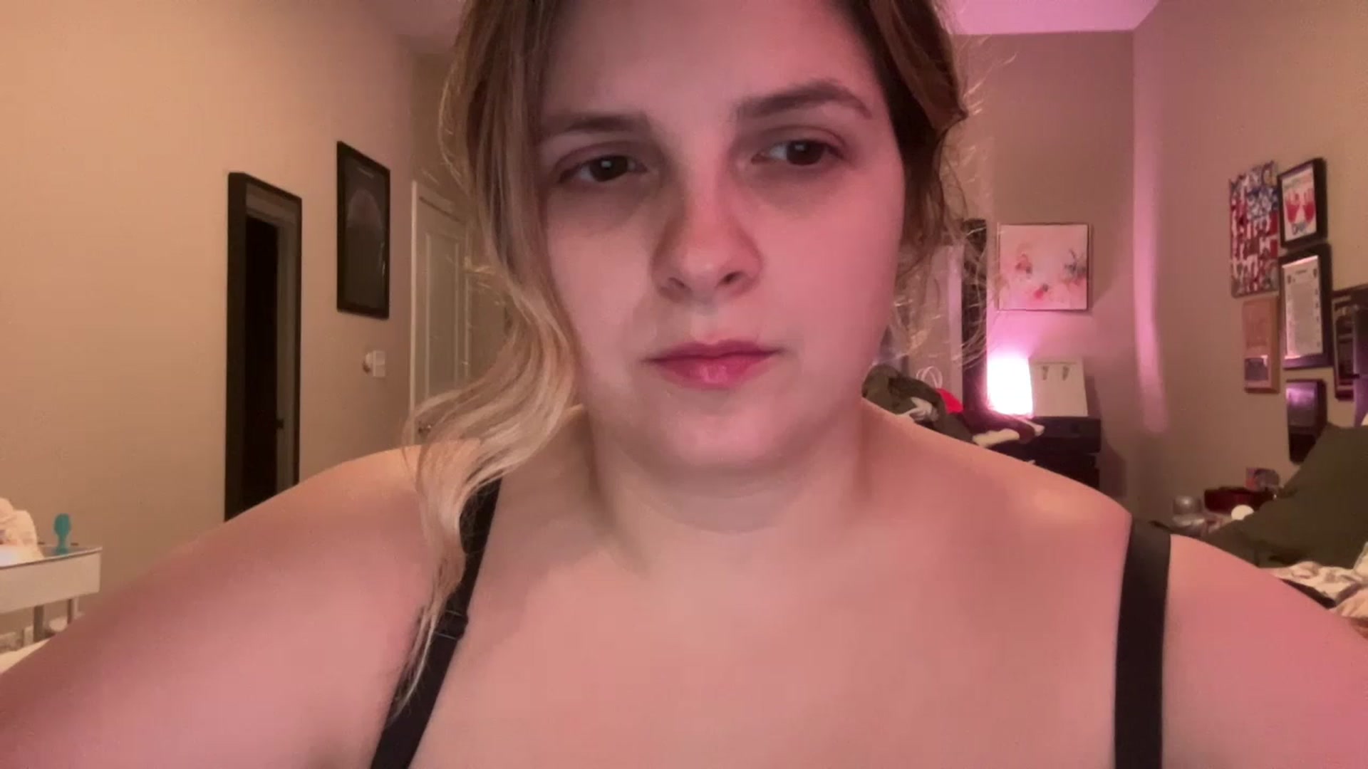 Gallery image thumbnail from j3nnamatic's myfreecams stream on, 04/19/2023, 18:05 image 16 of 20