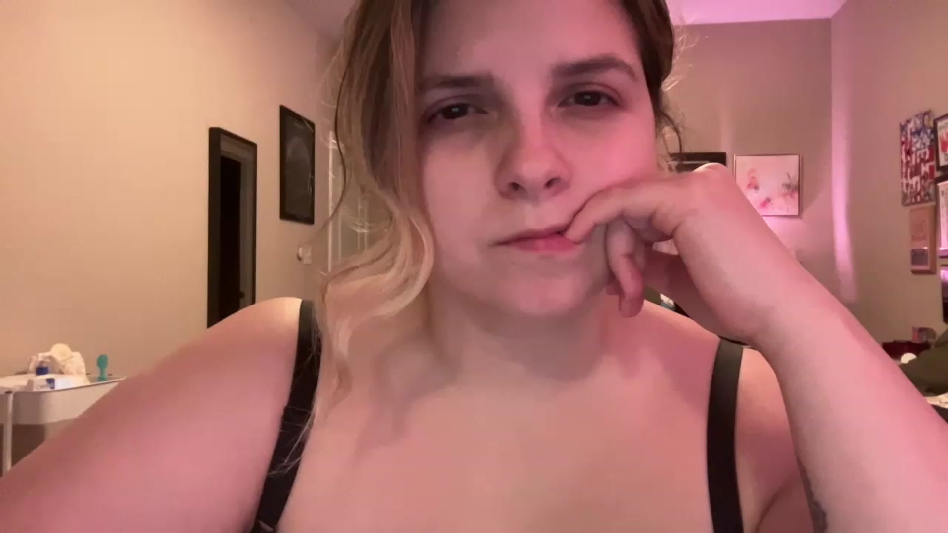Gallery image thumbnail from j3nnamatic's myfreecams stream on, 04/19/2023, 18:05 image 5 of 20