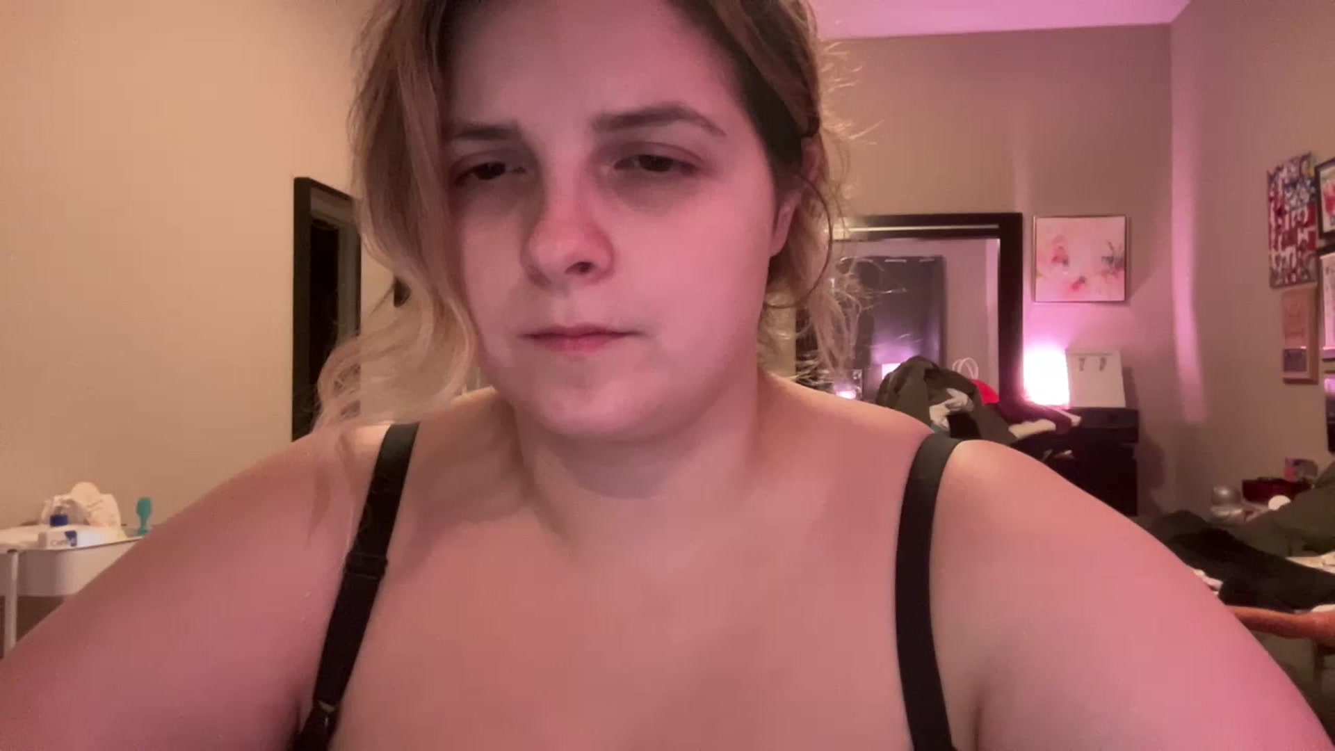 Gallery image thumbnail from j3nnamatic's myfreecams stream on, 04/19/2023, 18:05 image 4 of 20