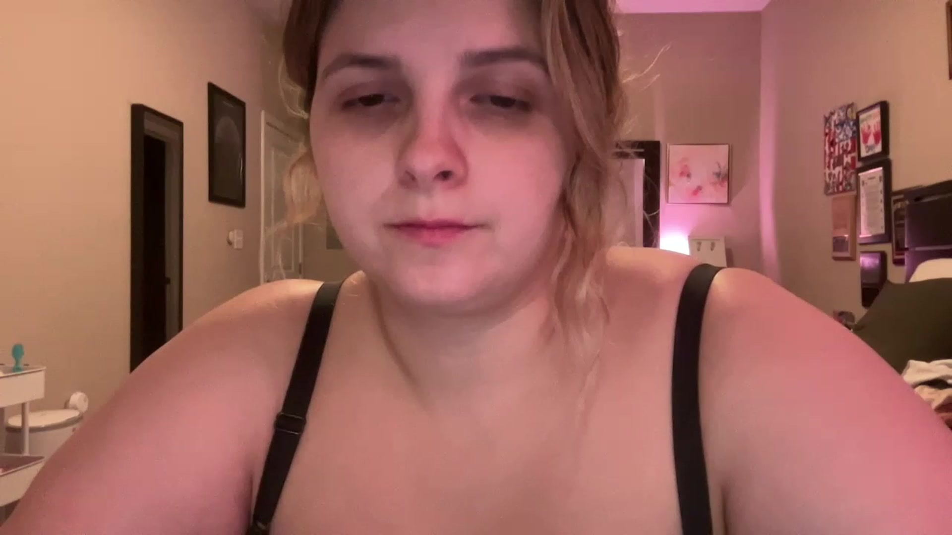 Gallery image thumbnail from j3nnamatic's myfreecams stream on, 04/19/2023, 18:59 image 12 of 20