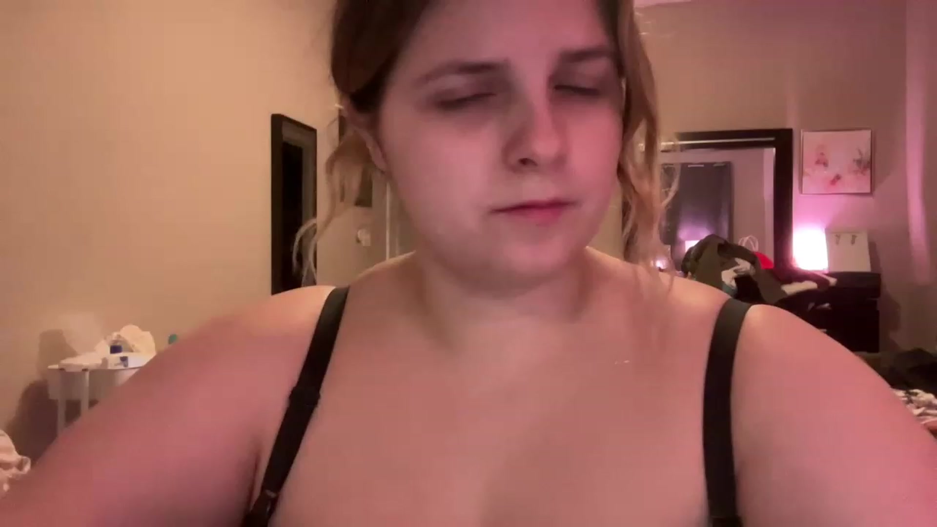 Gallery image thumbnail from j3nnamatic's myfreecams stream on, 04/19/2023, 18:59 image 1 of 20