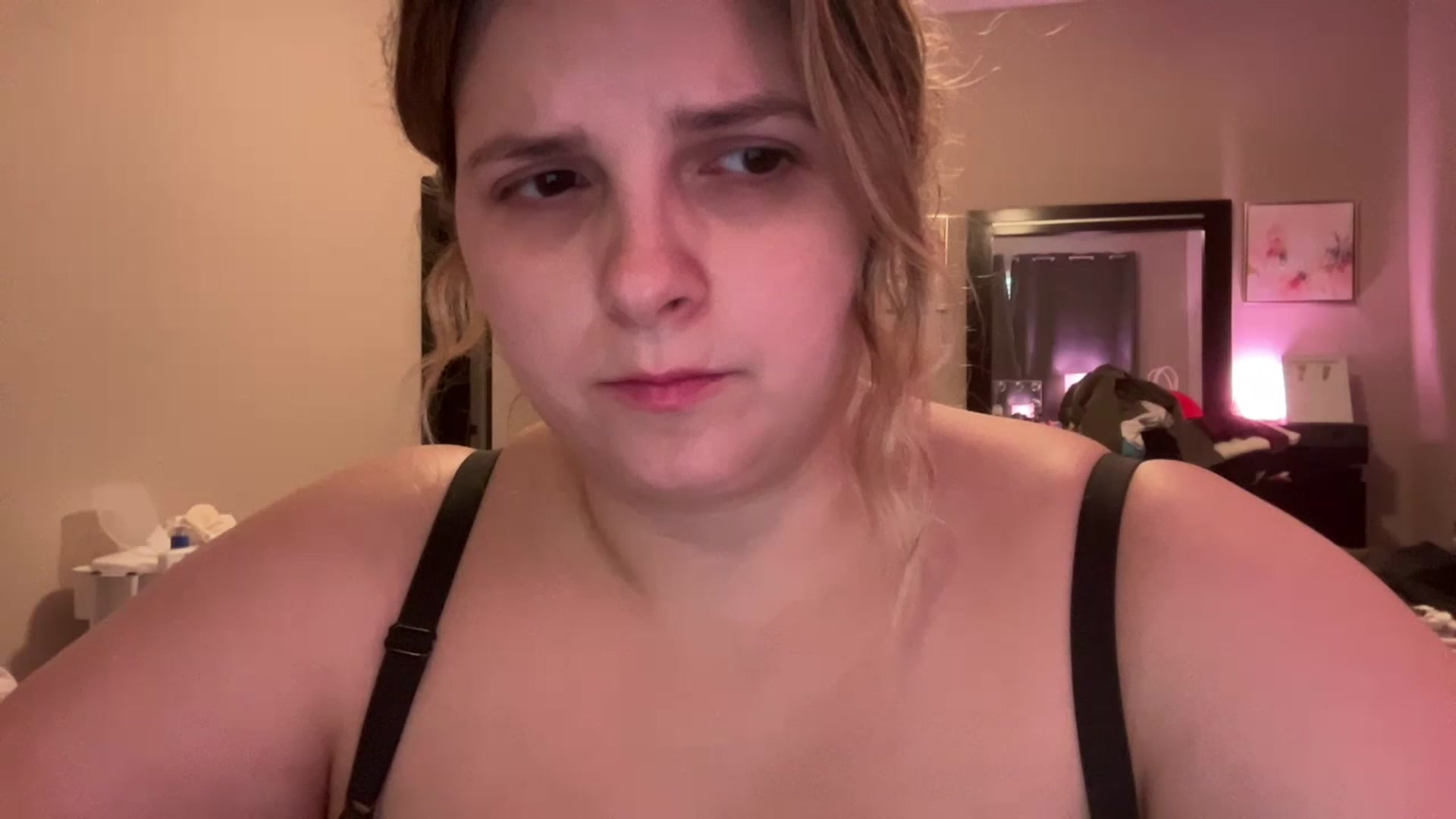 Gallery image thumbnail from j3nnamatic's myfreecams stream on, 04/19/2023, 18:59 image 7 of 20