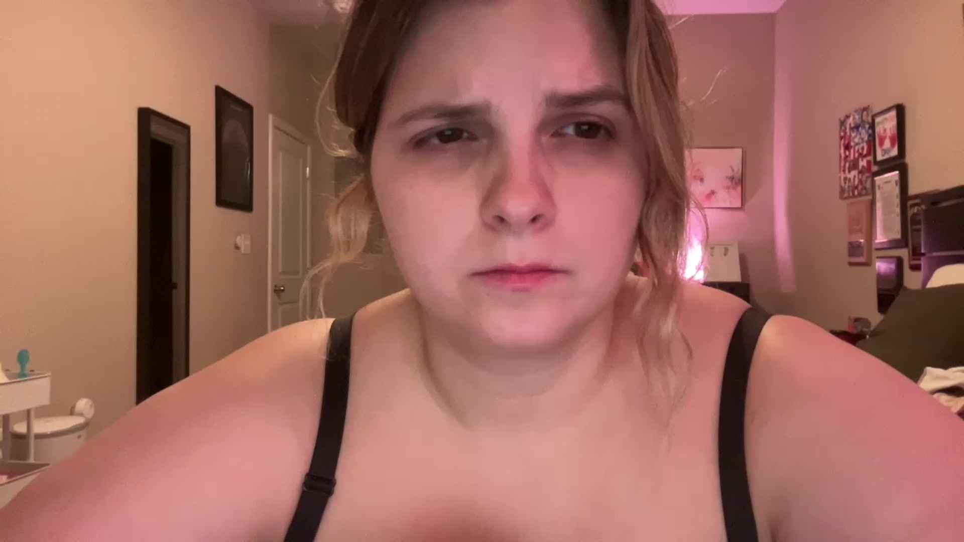 Gallery image thumbnail from j3nnamatic's myfreecams stream on, 04/19/2023, 18:59 image 10 of 20