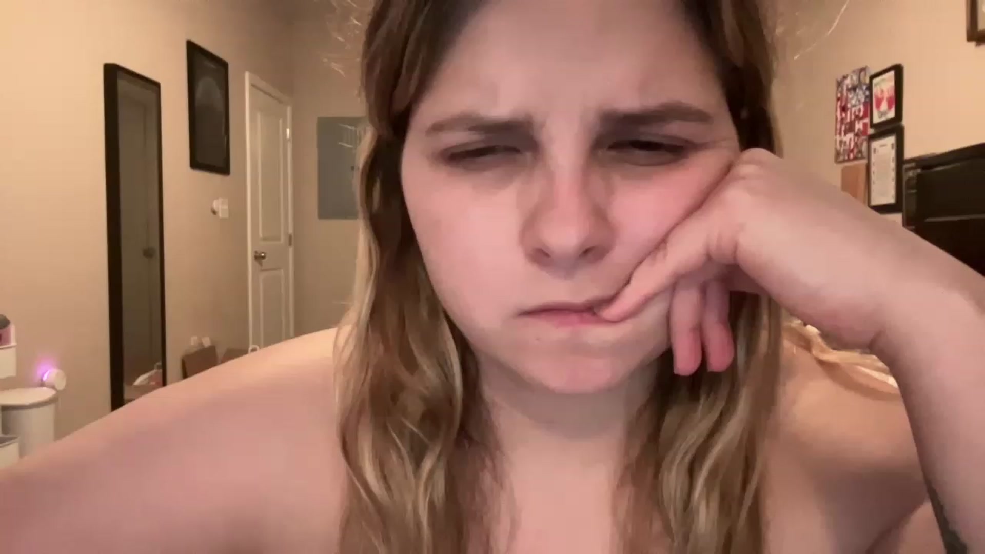 Gallery image thumbnail from j3nnamatic's myfreecams stream on, 04/26/2023, 23:44 image 3 of 20