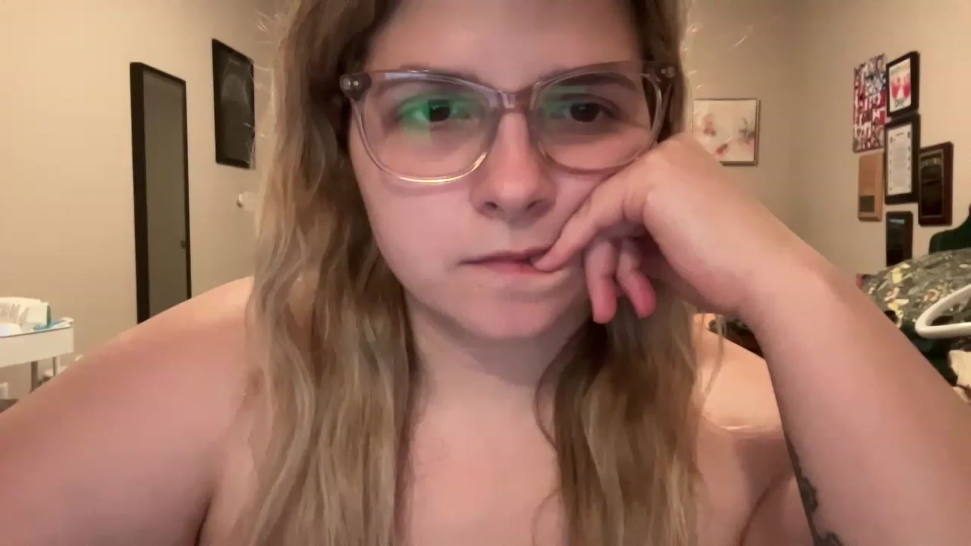 Gallery image thumbnail from j3nnamatic's myfreecams stream on, 05/17/2023, 18:58 image 9 of 20
