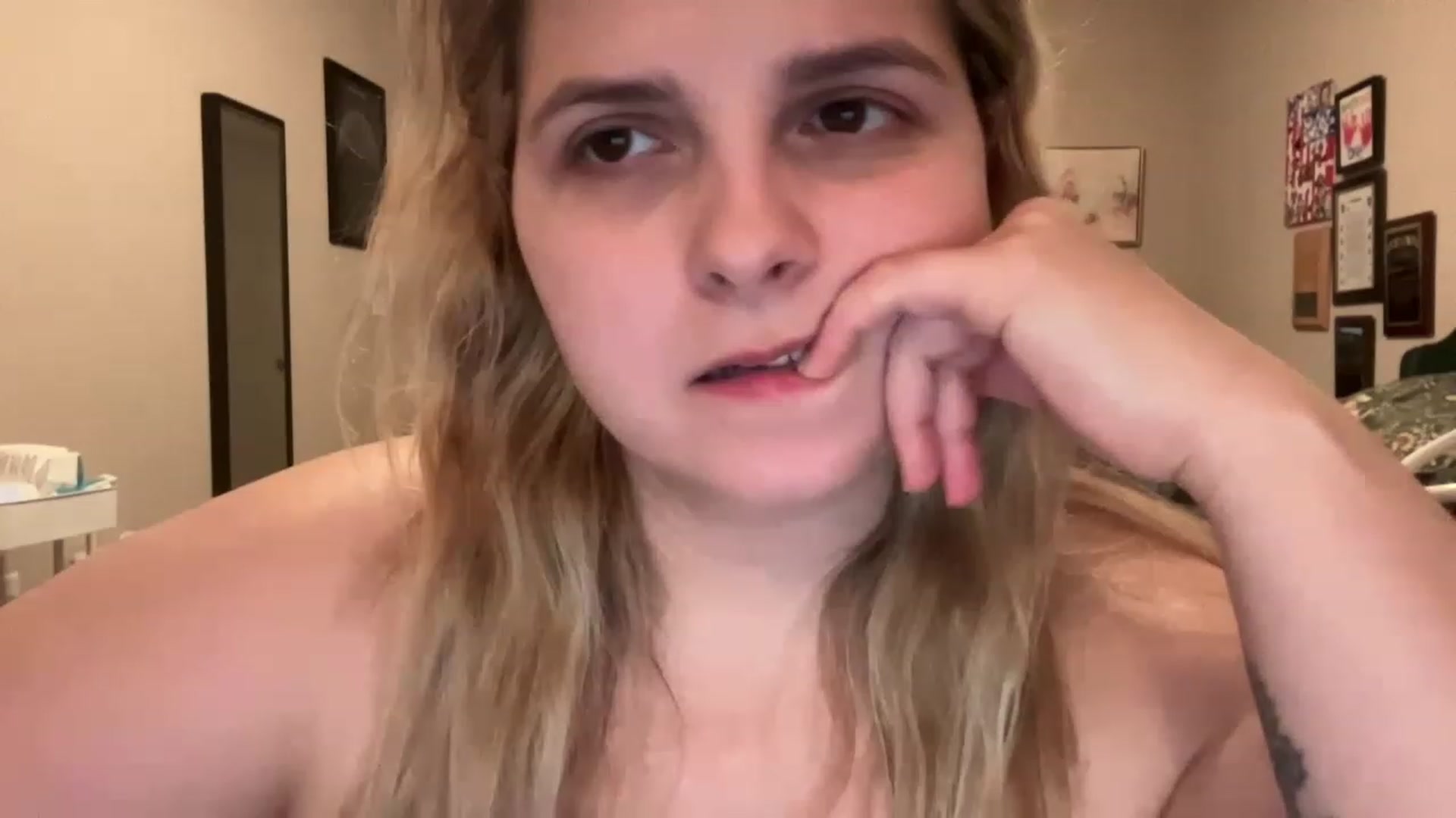 Gallery image thumbnail from j3nnamatic's myfreecams stream on, 05/17/2023, 18:58 image 15 of 20